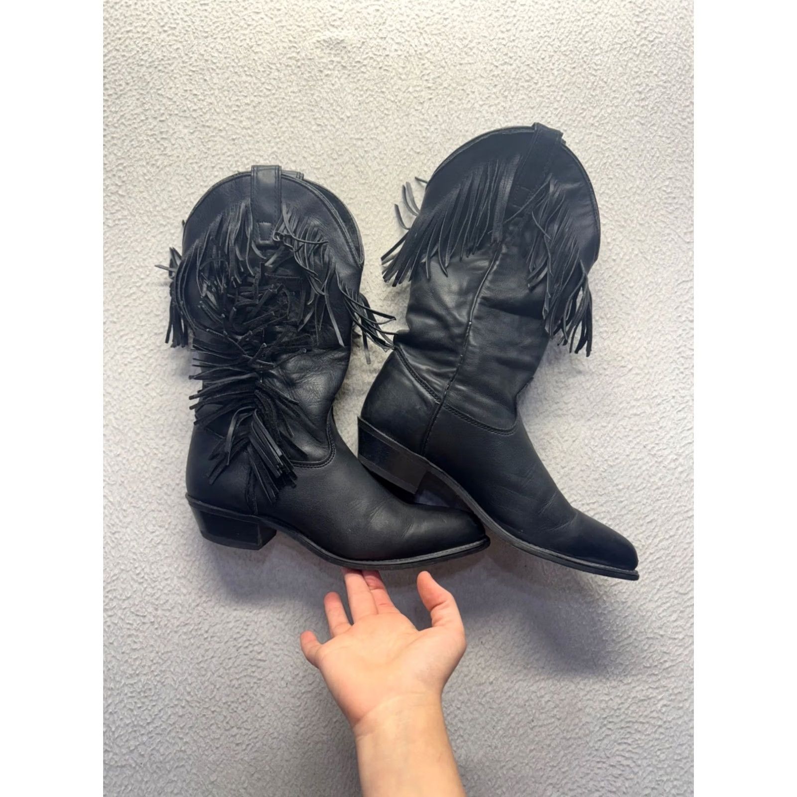 Vintage VINTAGE Black Fringe Leather Western Cowboy Boots Pointed Toe Low Heel Womens 8 Pre-Owned Good Accessories Fringe Western Leather 9812 Size US 8 / IT 38 - 6 Thumbnail