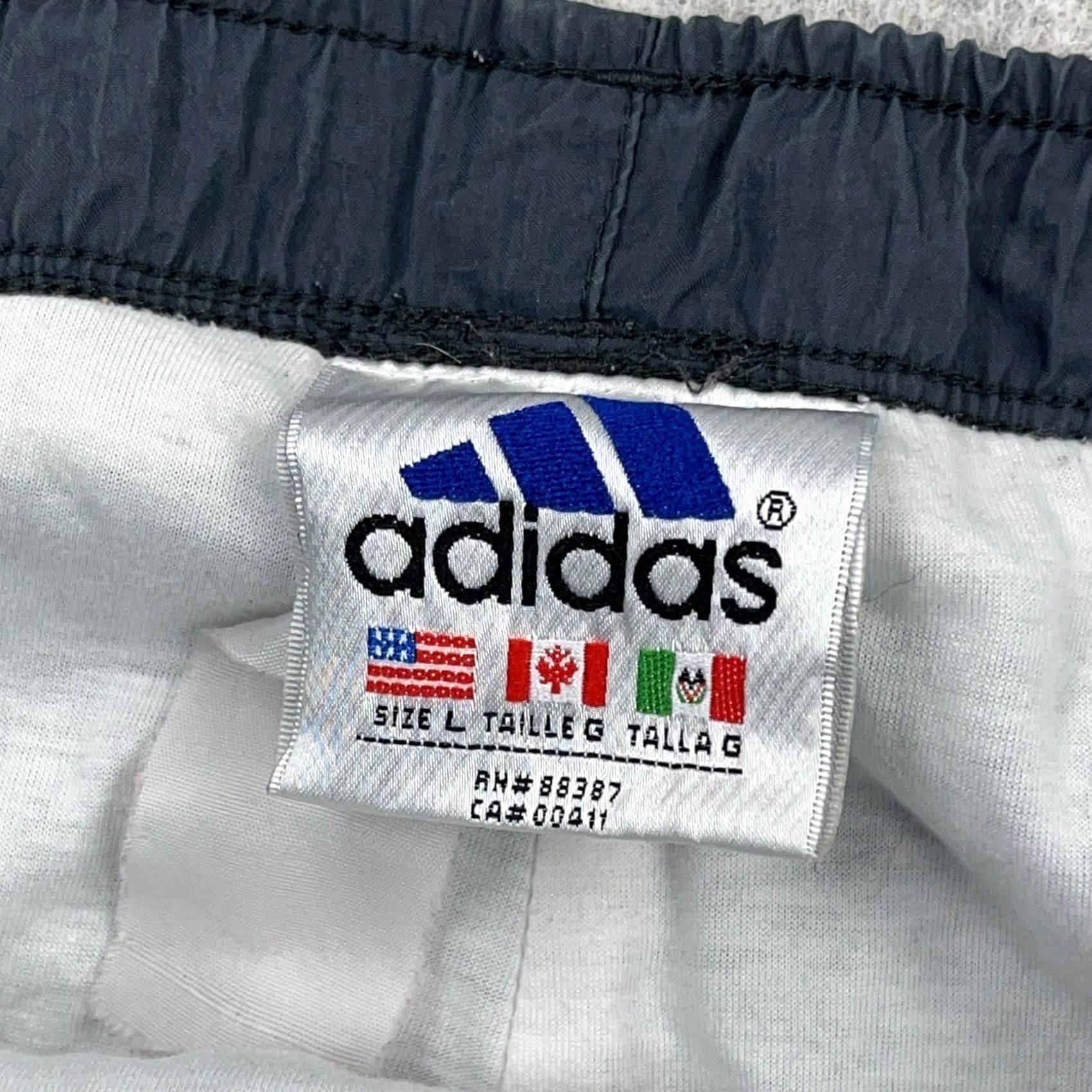 Adidas VINTAGE Adidas Pants Men Large Gray Windbreaker Track Baggy Lined * Size US 33 - 4 Thumbnail
