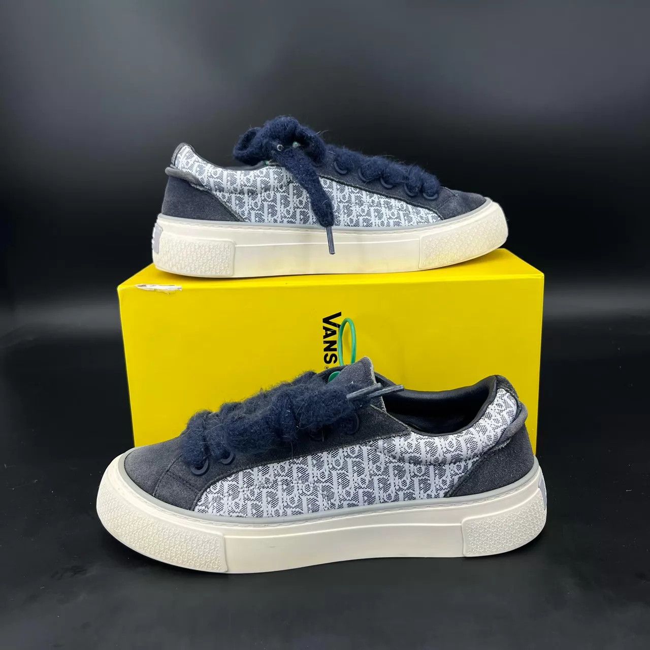 Dior Dior B33 Blue & White Size 41 Worn Good Condition Size US 8 / EU 41 - 7 Thumbnail