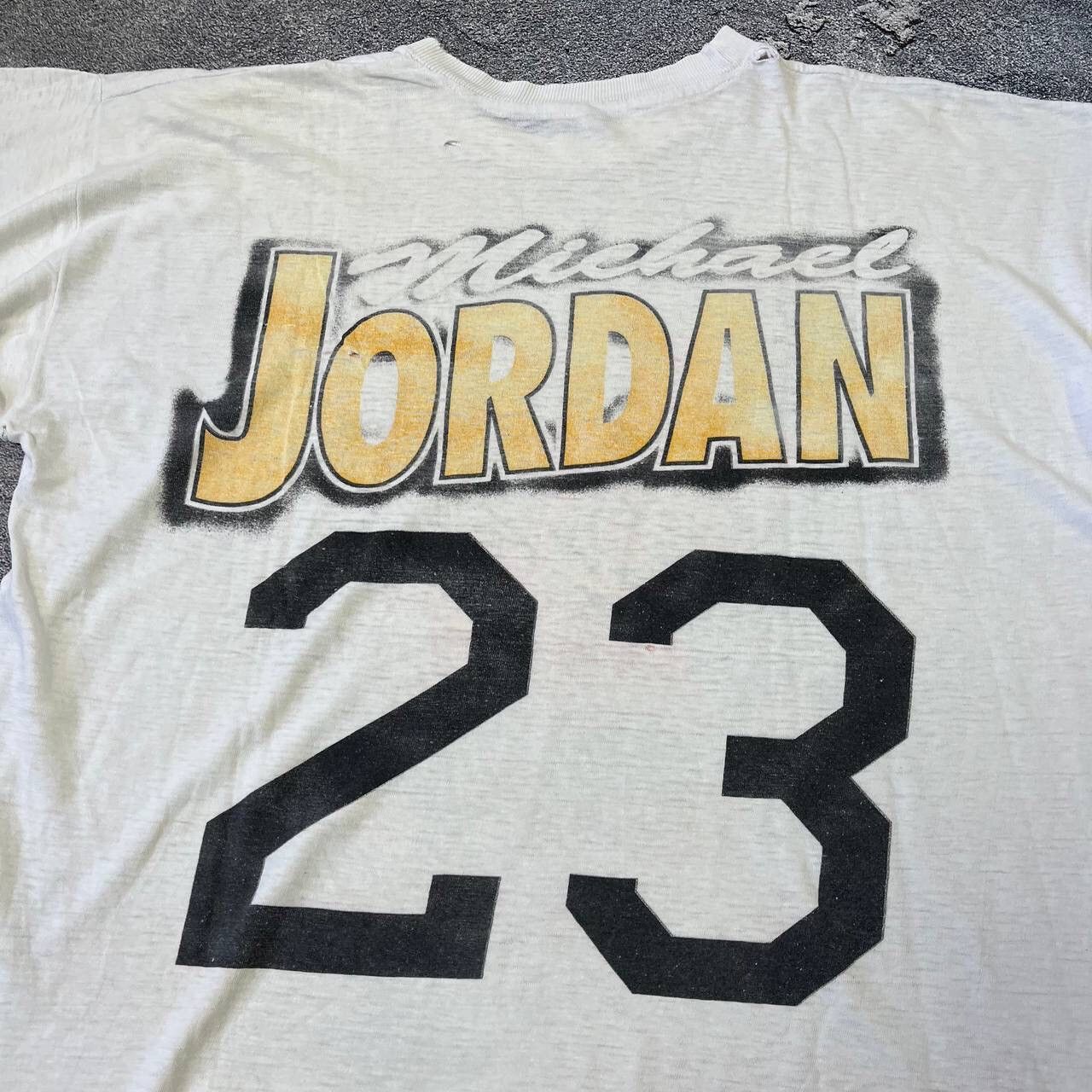 Vintage Vintage Michael Jordan #23 Chicago Bulls Overprint T shirt Size US XL / EU 56 / 4 - 10 Thumbnail