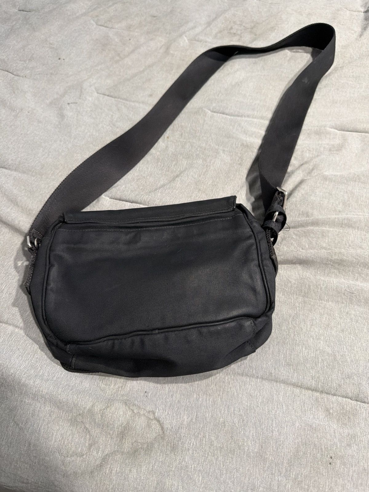 Balenciaga Balenciaga Emroidered Logo Messenger Bag Size ONE SIZE - 3 Thumbnail