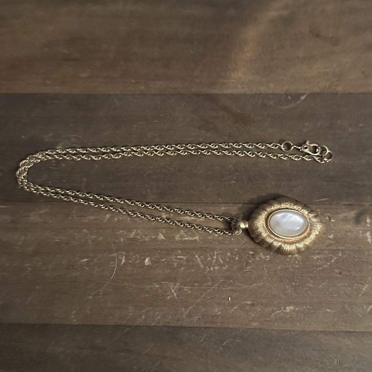 Monet Vintage Monet gold tone mother of pearl pendant necklace Size ONE SIZE - 2 Thumbnail