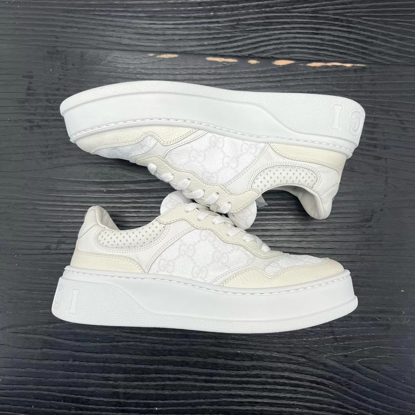 Gucci Gucci Biscuit Sneaker Women's 38 White & Gray Size US 7.5 / IT 37.5 - 6 Thumbnail