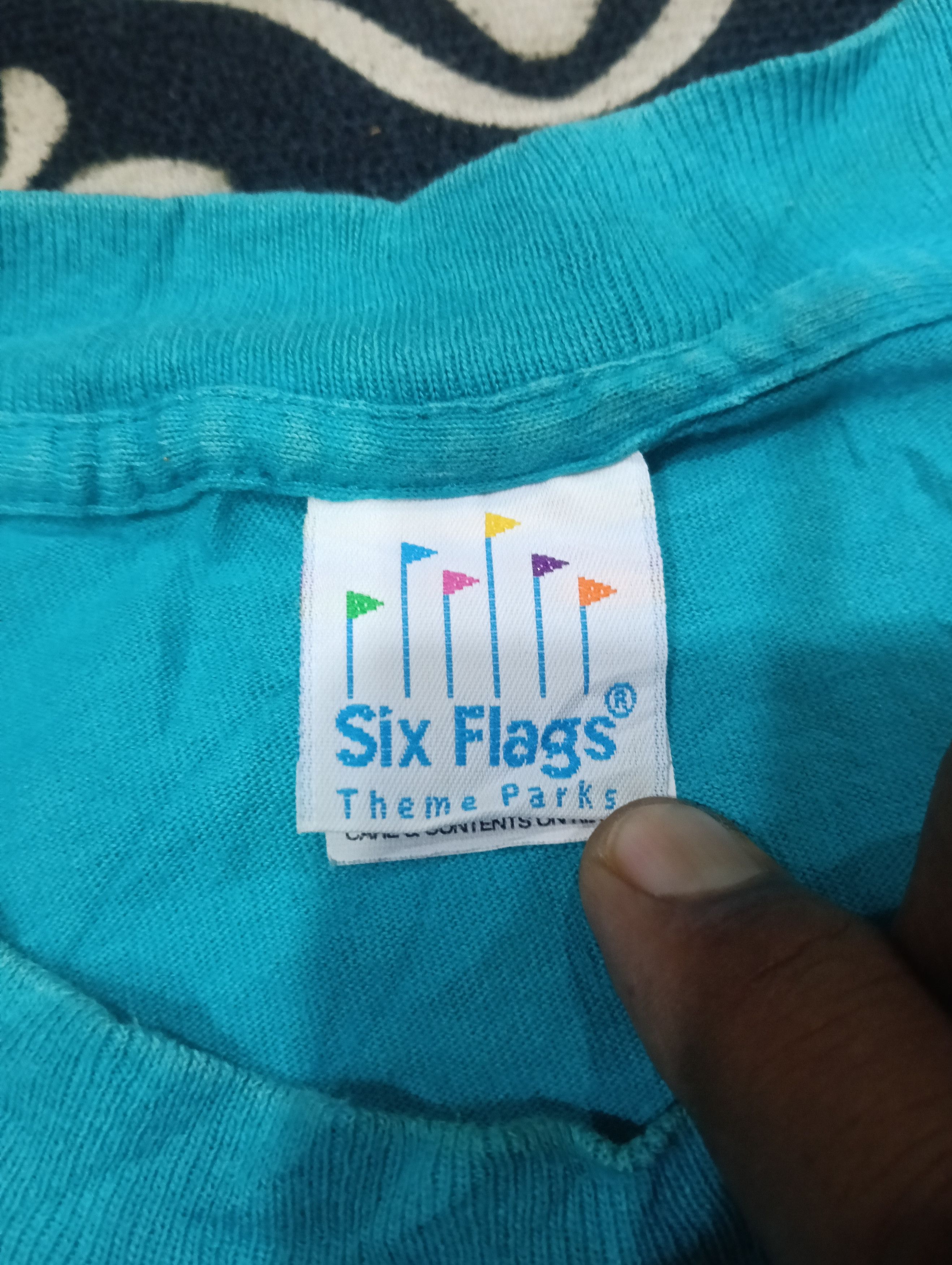 Warner Bros Vintage Six Flags 1993 Tee Size US XL / EU 56 / 4 - 5 Thumbnail