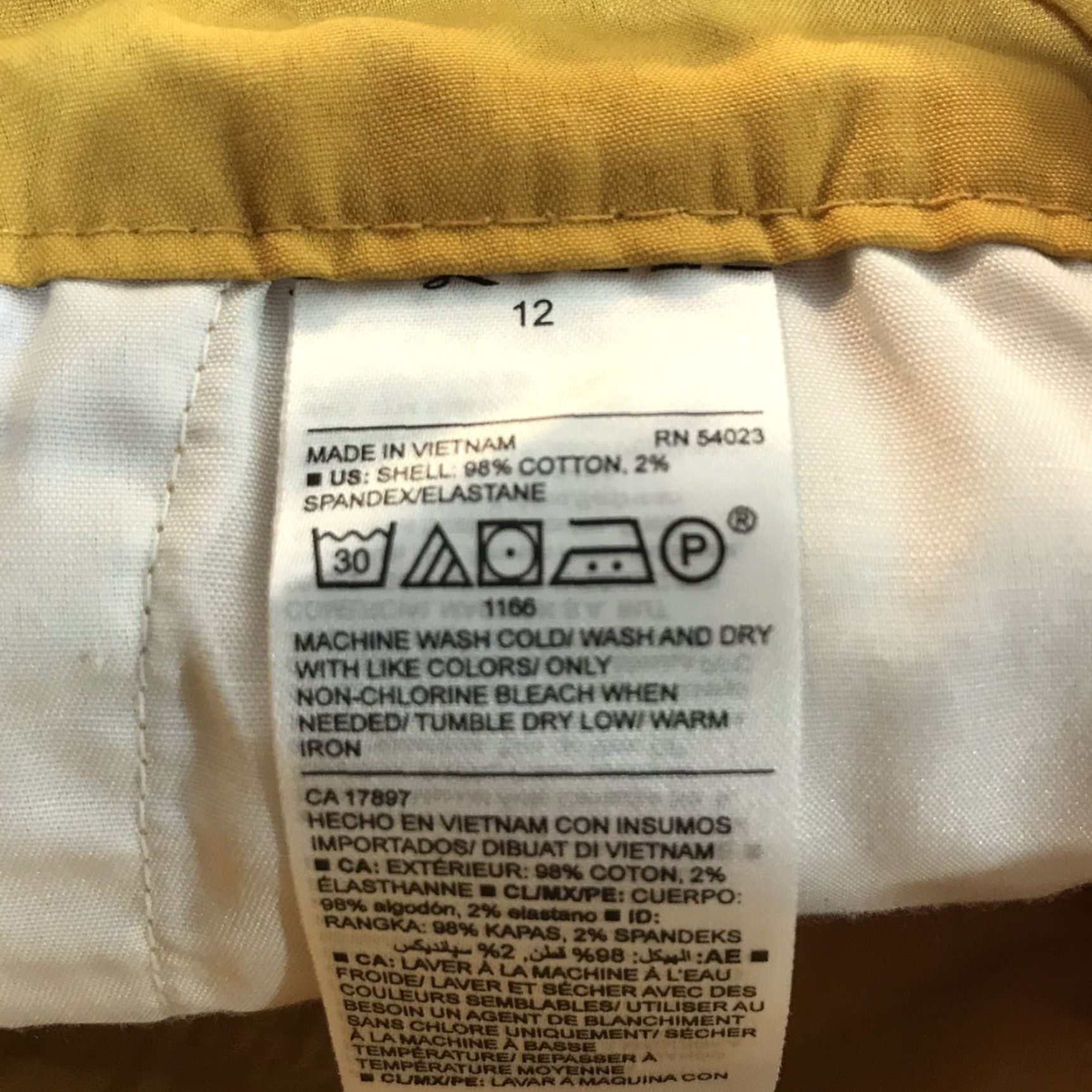 Old Navy Old Navy Yellow Everyday Shorts Womens Size 12 Chino Casual Travel Lightweight Size 34" / US 12 / IT 48 - 5 Thumbnail