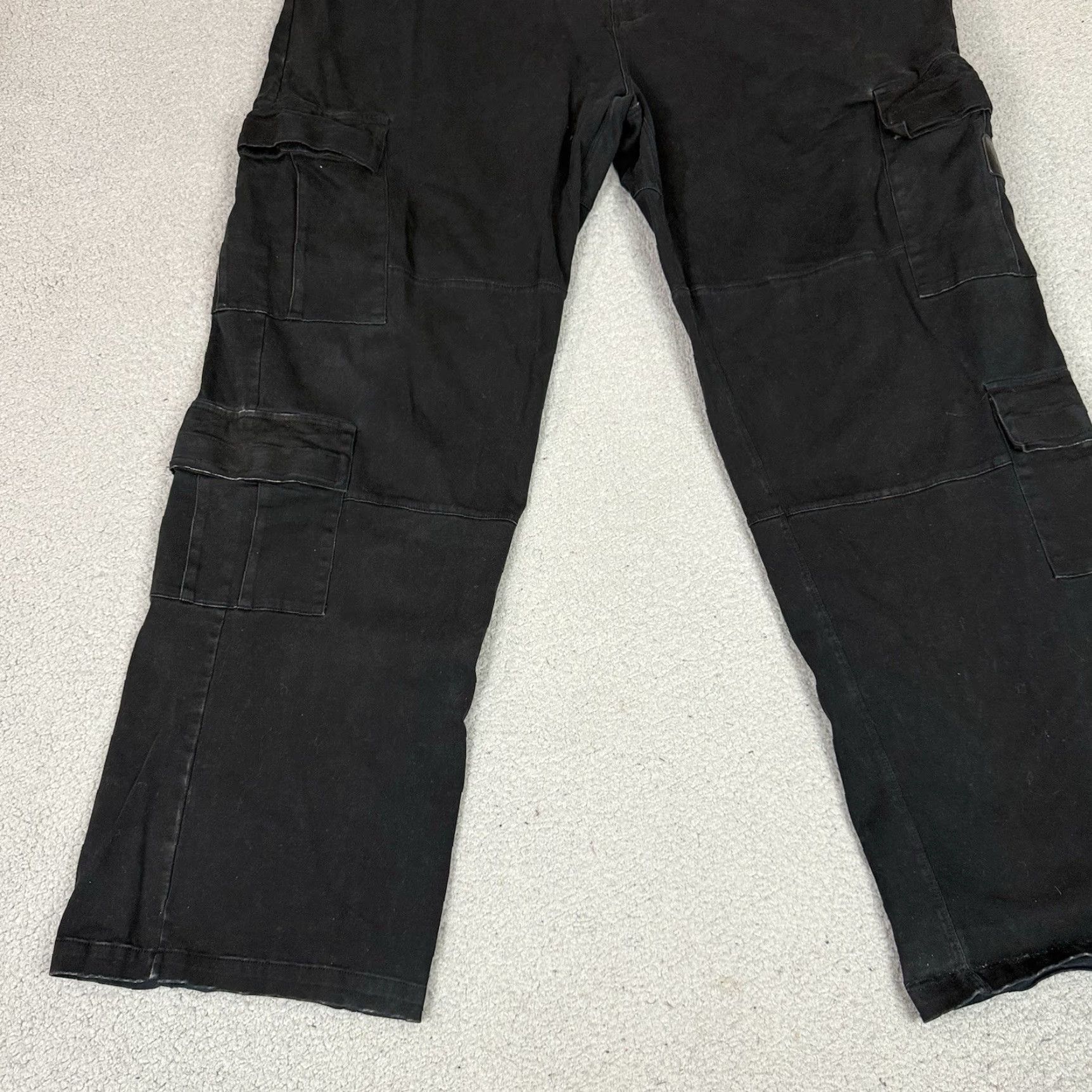 Dolls Kill Darker Wavs Pants Dolls Kill XL Black Cargo Baggy - Unisex Adults Pants Black XL Darker Wavs 90s/Bohemian/Punk/Grunge Mens/Womens Size 40" / US 18 - 4 Thumbnail