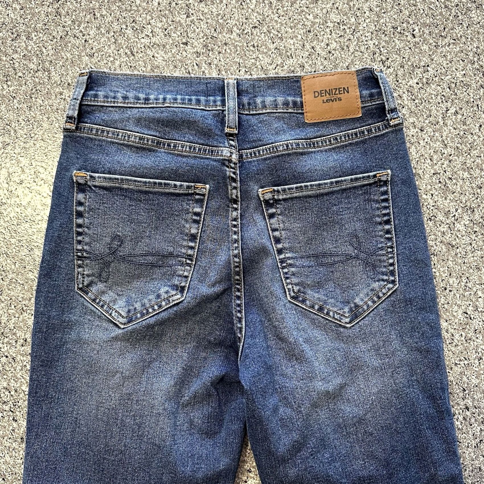 Levi's Levi's Jeans Mom Womens 26x26 Distressed High Rise Relaxed Inseam 26 Blue denim Stretch Pockets Size 26" / US 2 / IT 38 - 5 Thumbnail