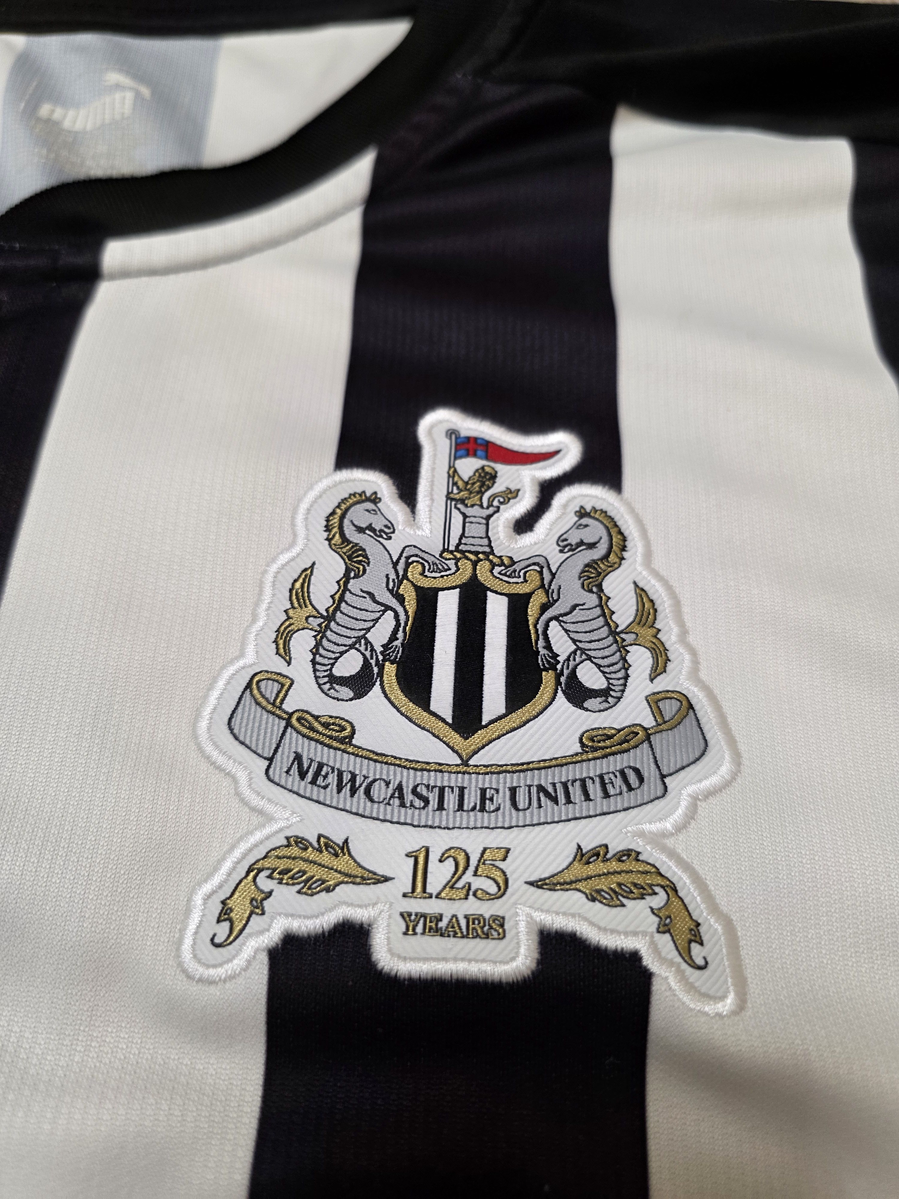Puma NEWCASTLE UNITED 2017 2018 HOME FOOTBALL SOCCER JERSEY Size US XL / EU 56 / 4 - 4 Thumbnail