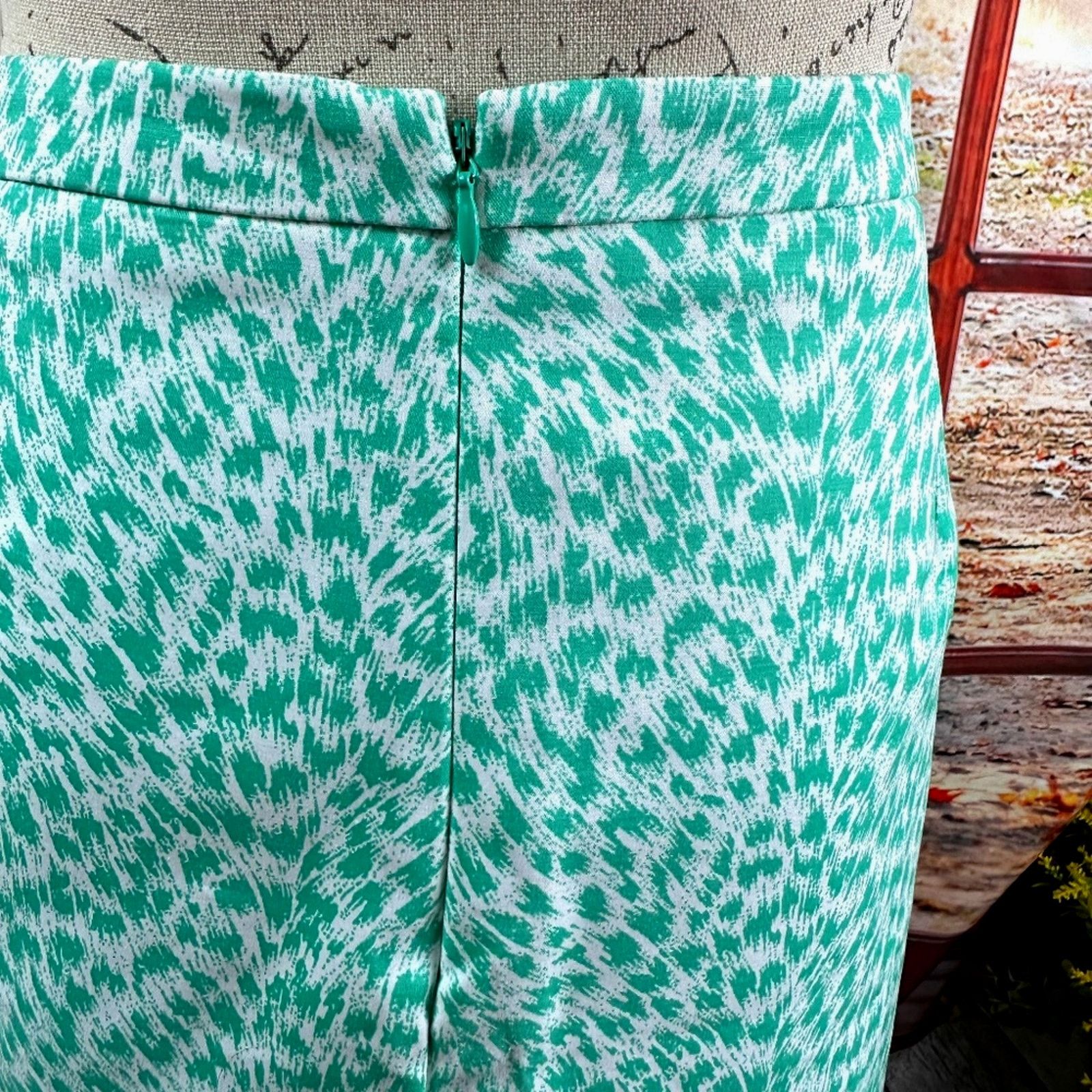 Michael Kors Michael Kors Cheetah Print Skirt Green and White size 14 Size 36" / US 14 / IT 50 - 7 Thumbnail