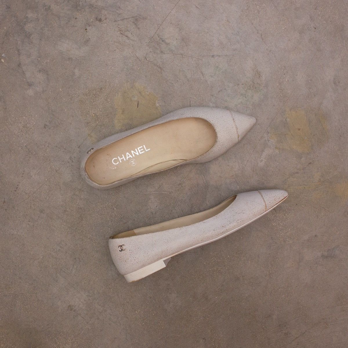 Chanel Chanel Interlocking CC Ballerina Flats White Cracked Leather Size US 6.5 / IT 36.5 - 3 Thumbnail