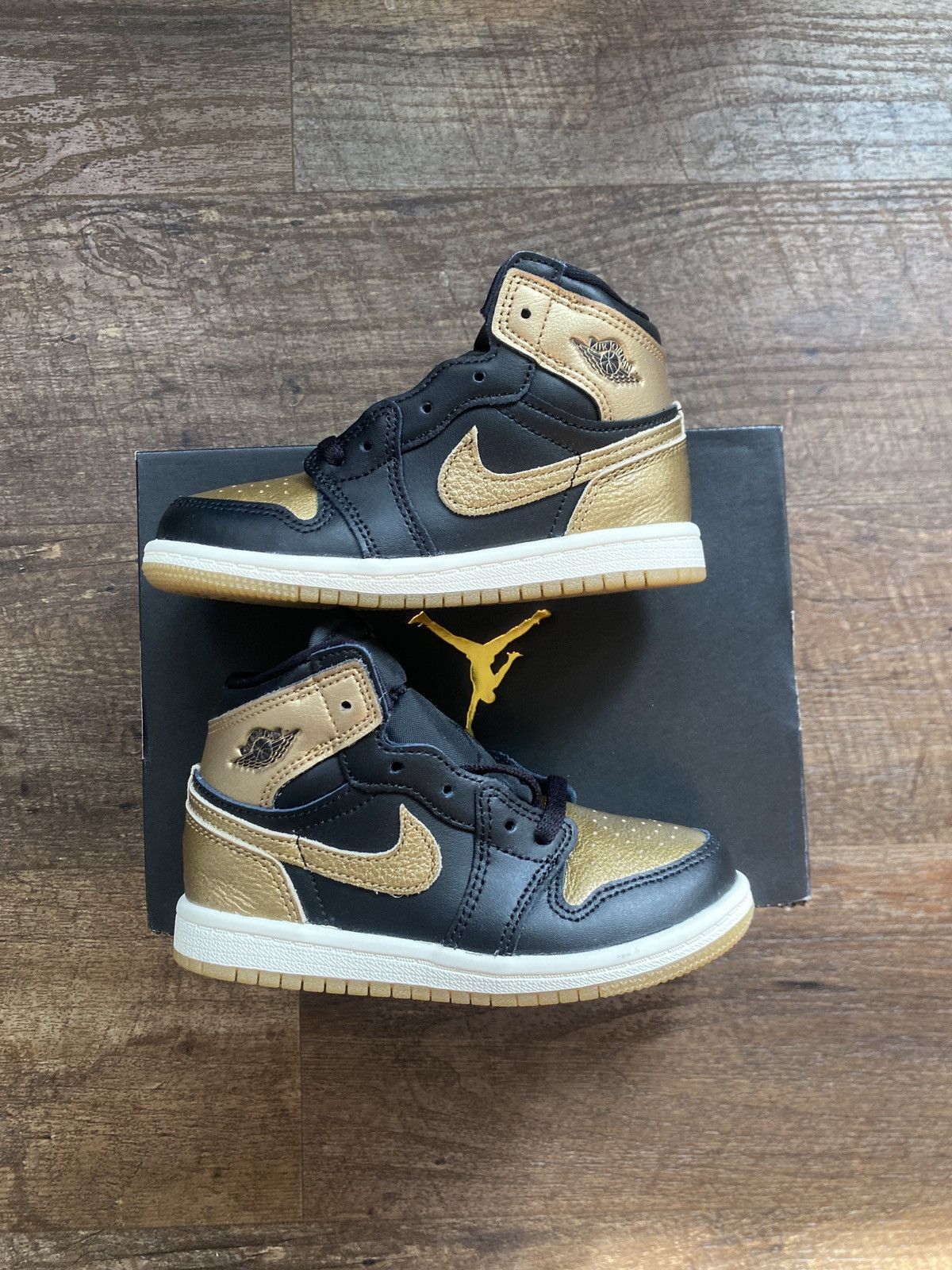 Jordan Black/Metallic Gold-Sail