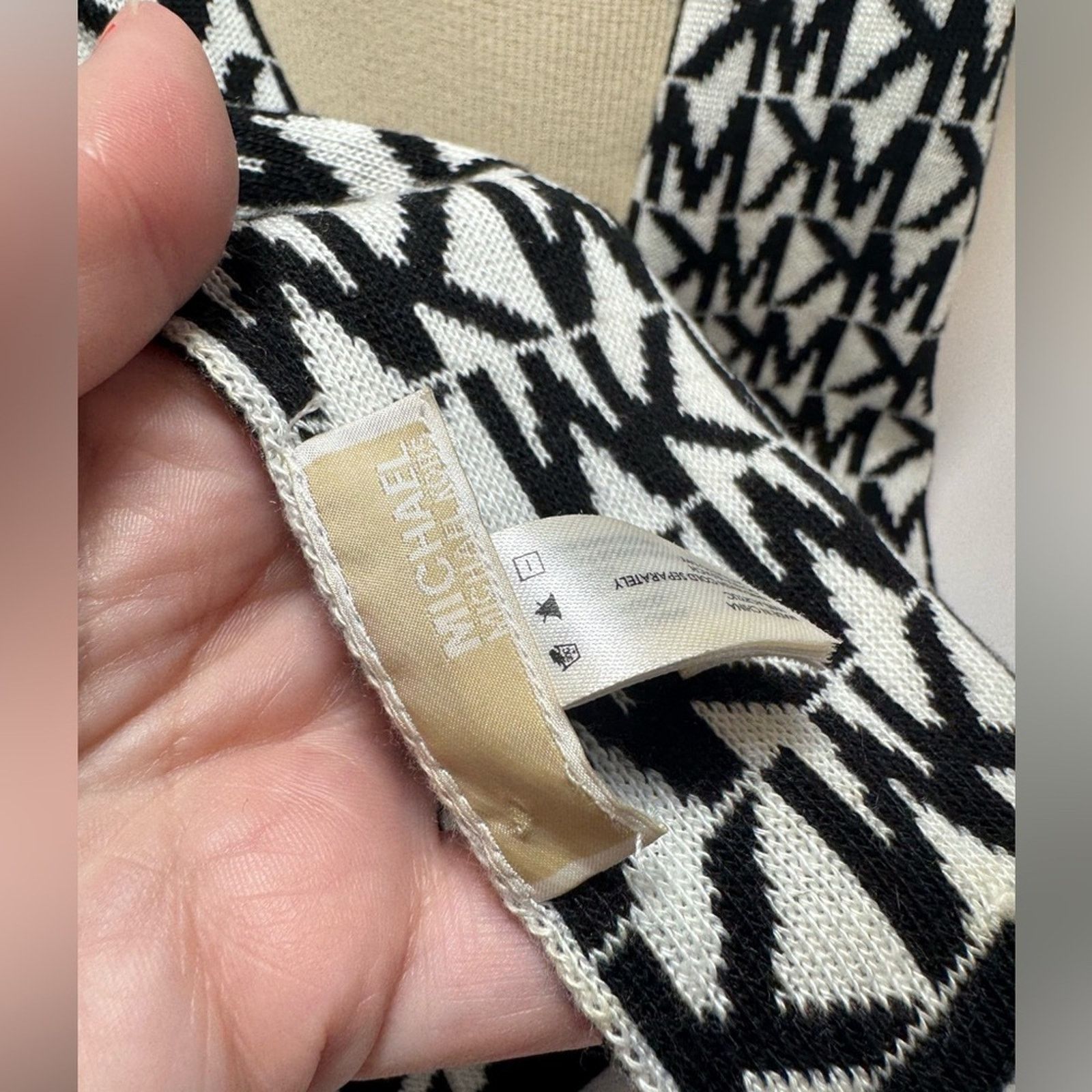 Michael Kors Michael Kors Scarf Black & White Monogram Winter Accessory Size ONE SIZE - 3 Thumbnail