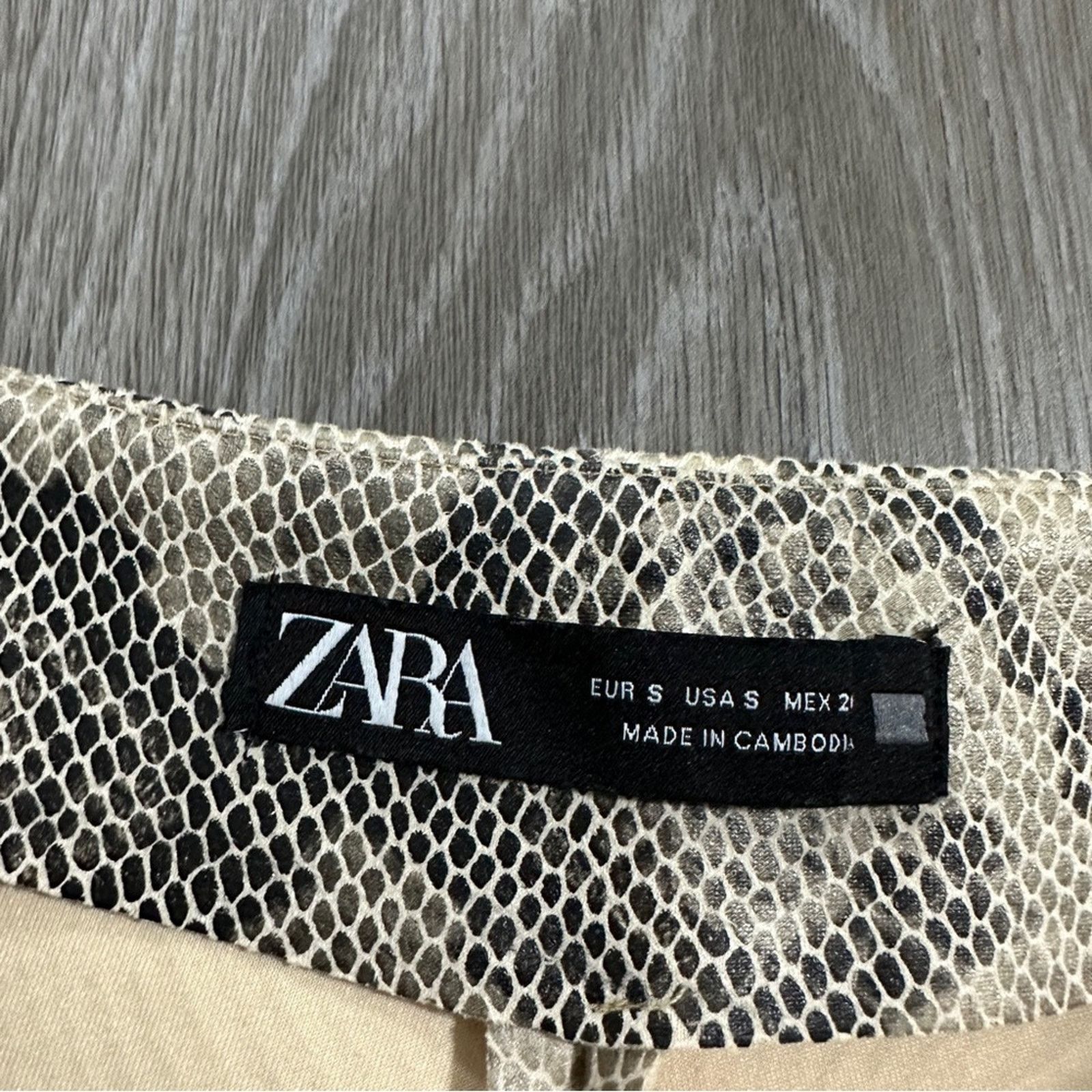 Zara Zara Cream & Gray Snakeskin Print Belted Faux Wrap Skort S Size 26" / US 2 / IT 38 - 8 Thumbnail