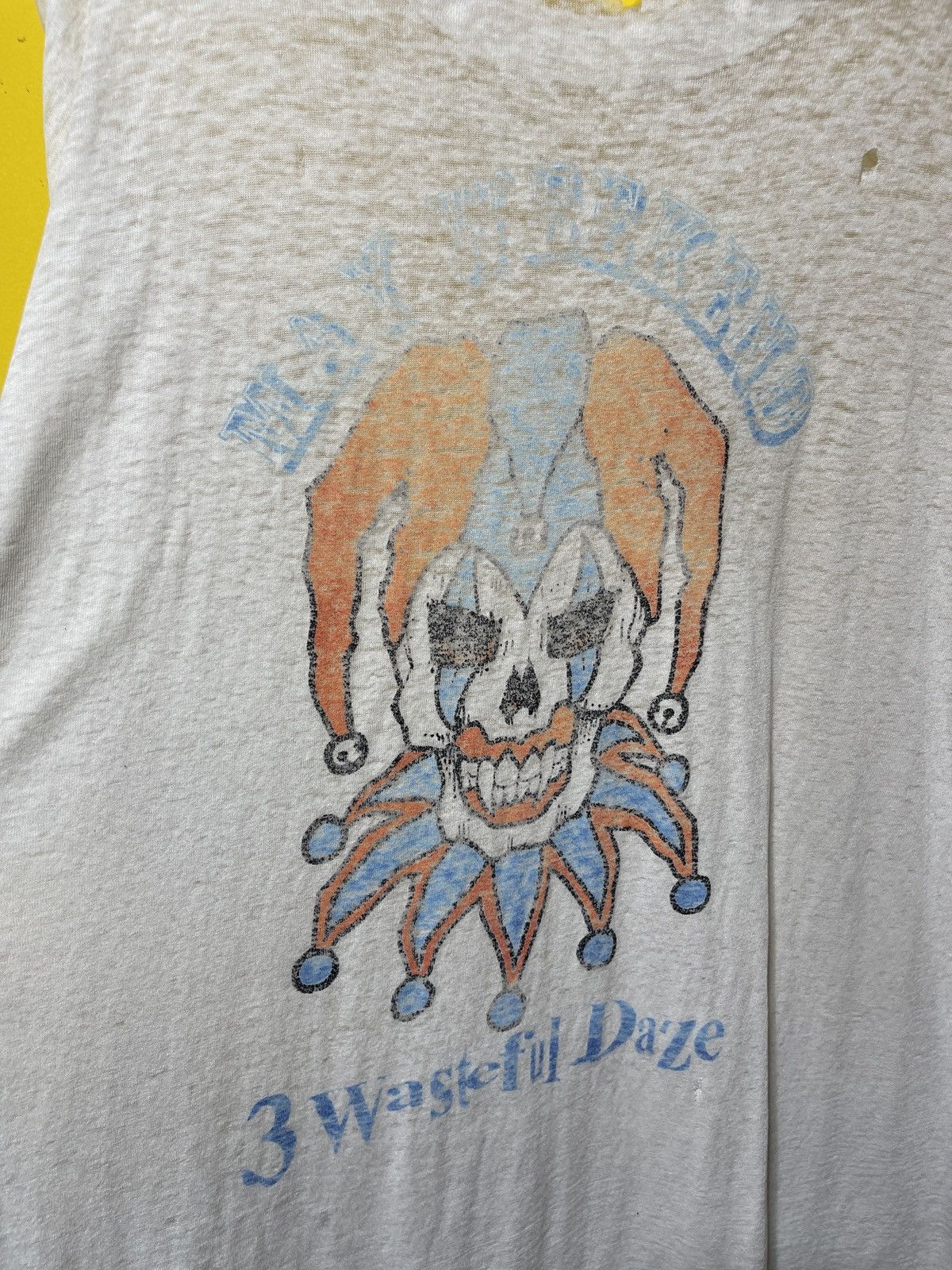 Vintage Amazing Mega Distressed Graffix Style Paper Thin t-Shirt Size US XL / EU 56 / 4 - 2 Thumbnail