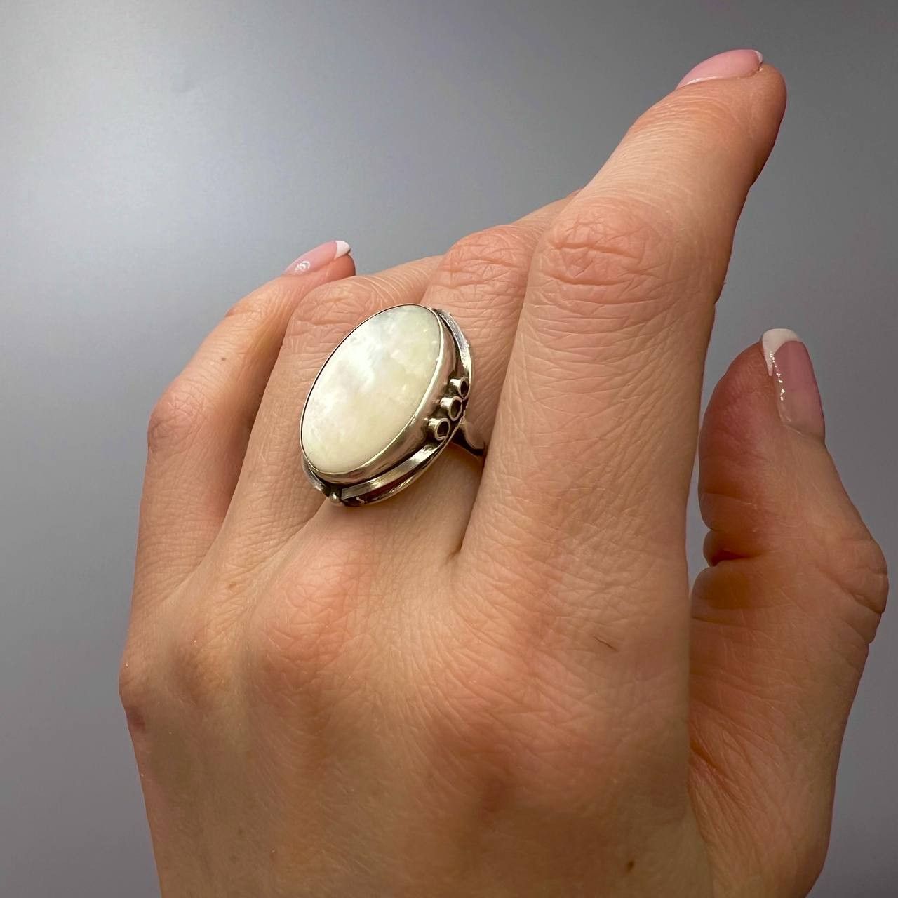 Vintage Vintage Sterling Silver 925 Ring Mother of Pearl Size 8.5 Size ONE SIZE - 7 Thumbnail