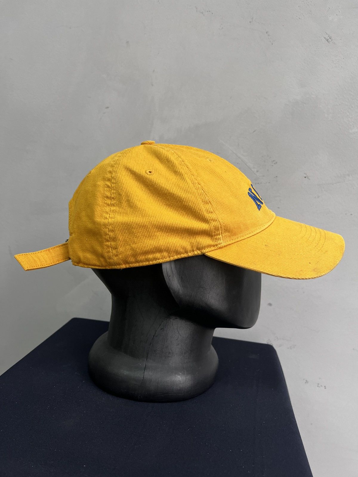 Nike Nike yellow cap velvet fabric rare vintage item Size ONE SIZE - 5 Thumbnail