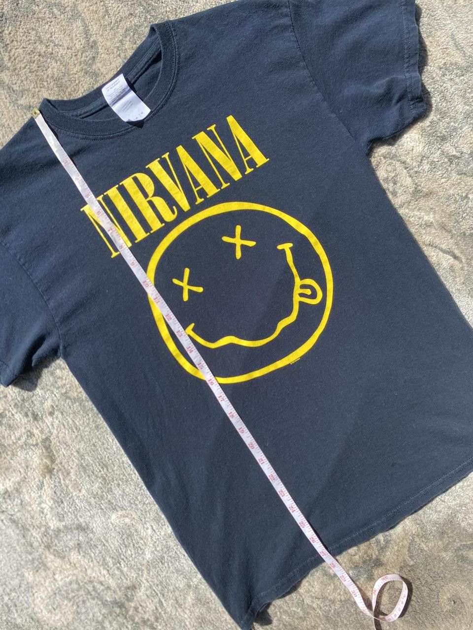 Nirvana 1992 Black and Yellow Nirvana Smiley Graphic Print Tee MED Size US M / EU 48-50 / 2 - 7 Thumbnail