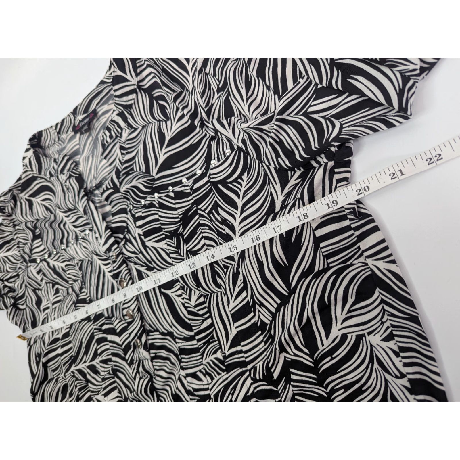 Vintage Cocomo Black White Swirled 3/4 Roll Tab Sleeve Button Top V-Neck Henley Sz Large Shirt Woman Blouse Casual Size L / US 10 / IT 46 - 5 Thumbnail