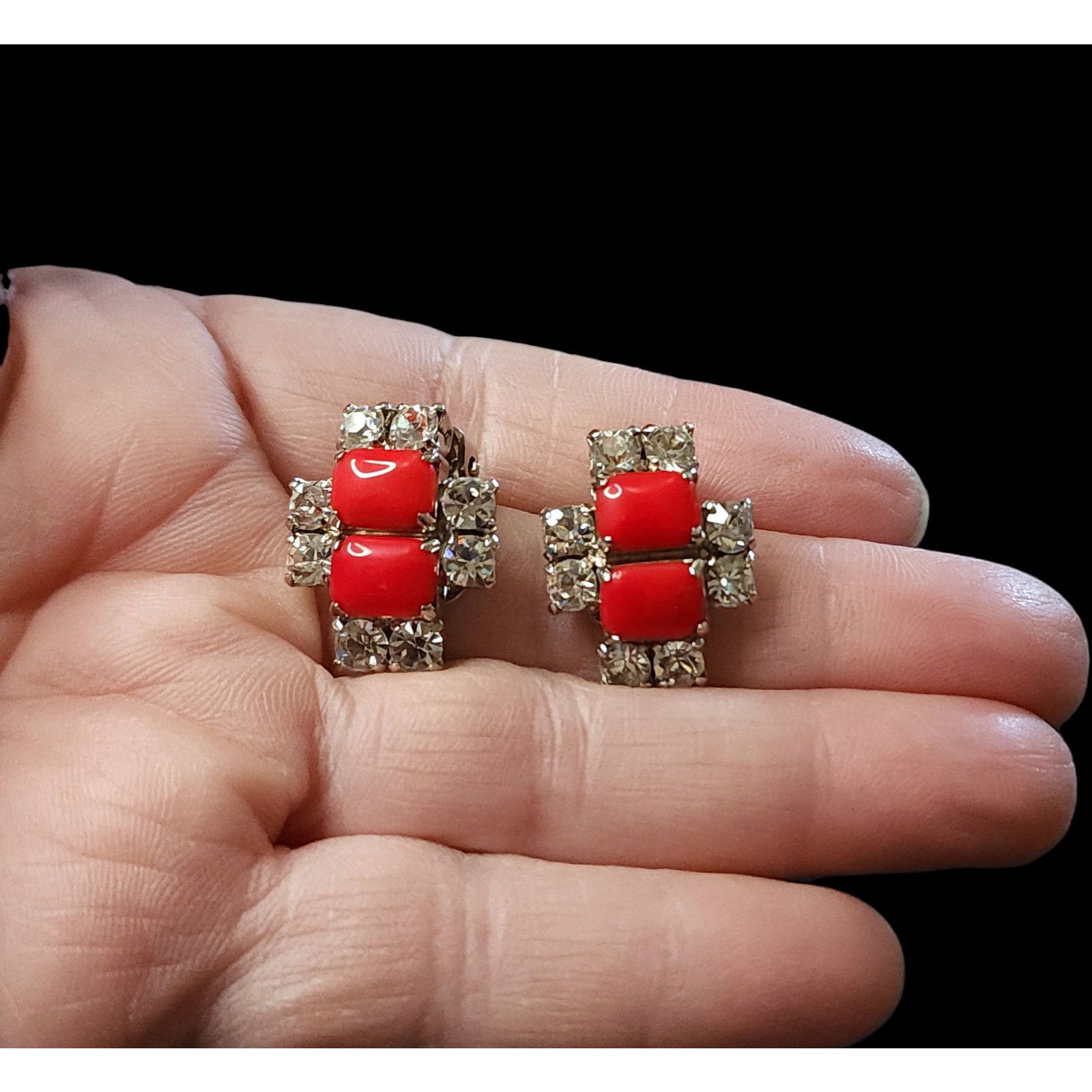 The Unbranded Brand Vintage red stone rhinestones clip on earrings & necklace. Size ONE SIZE - 4 Thumbnail
