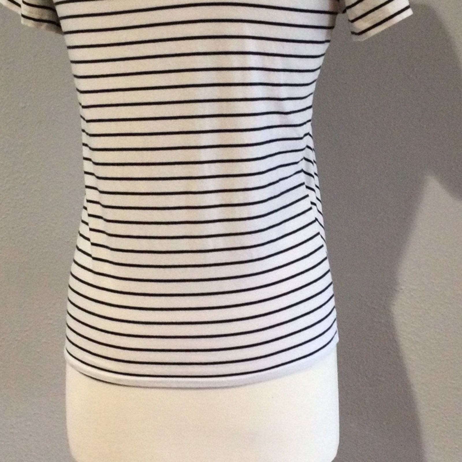 Jones New York Jones New York Signature Black/White Stripe V-neck Top Sz S Size S / US 4 / IT 40 - 10 Thumbnail