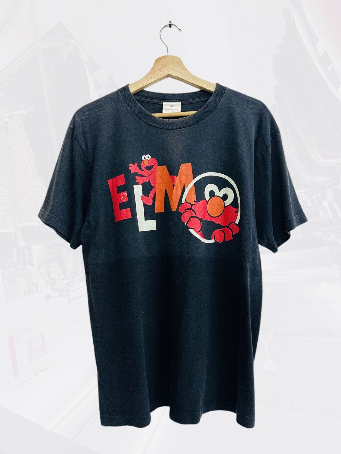 Universal Studios × Vintage Vintage Y2K Elmo Sesame Workshop Tee Size US L / EU 52-54 / 3 - 1 Thumbnail