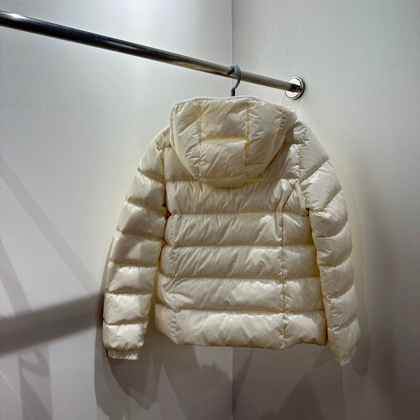 Moncler Moncler Glarein 25FW Hooded Short White Down 14A Size XS / US 0-2 / IT 36-38 - 2 Thumbnail
