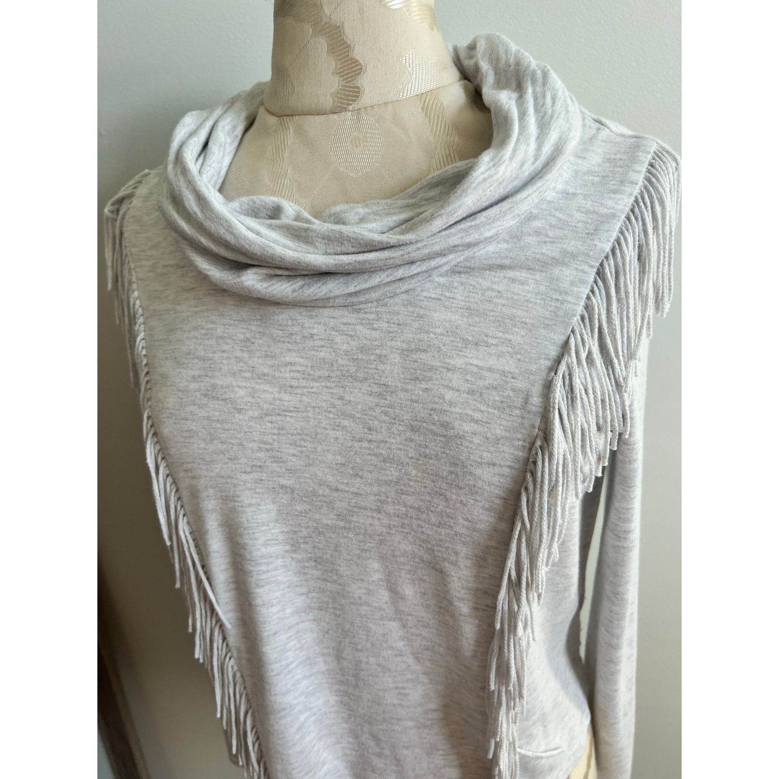 Jessica Simpson Jessica Simpson Fringe Cowl Neck Long Sleeve Sweater Small Size S / US 4 / IT 40 - 2 Thumbnail