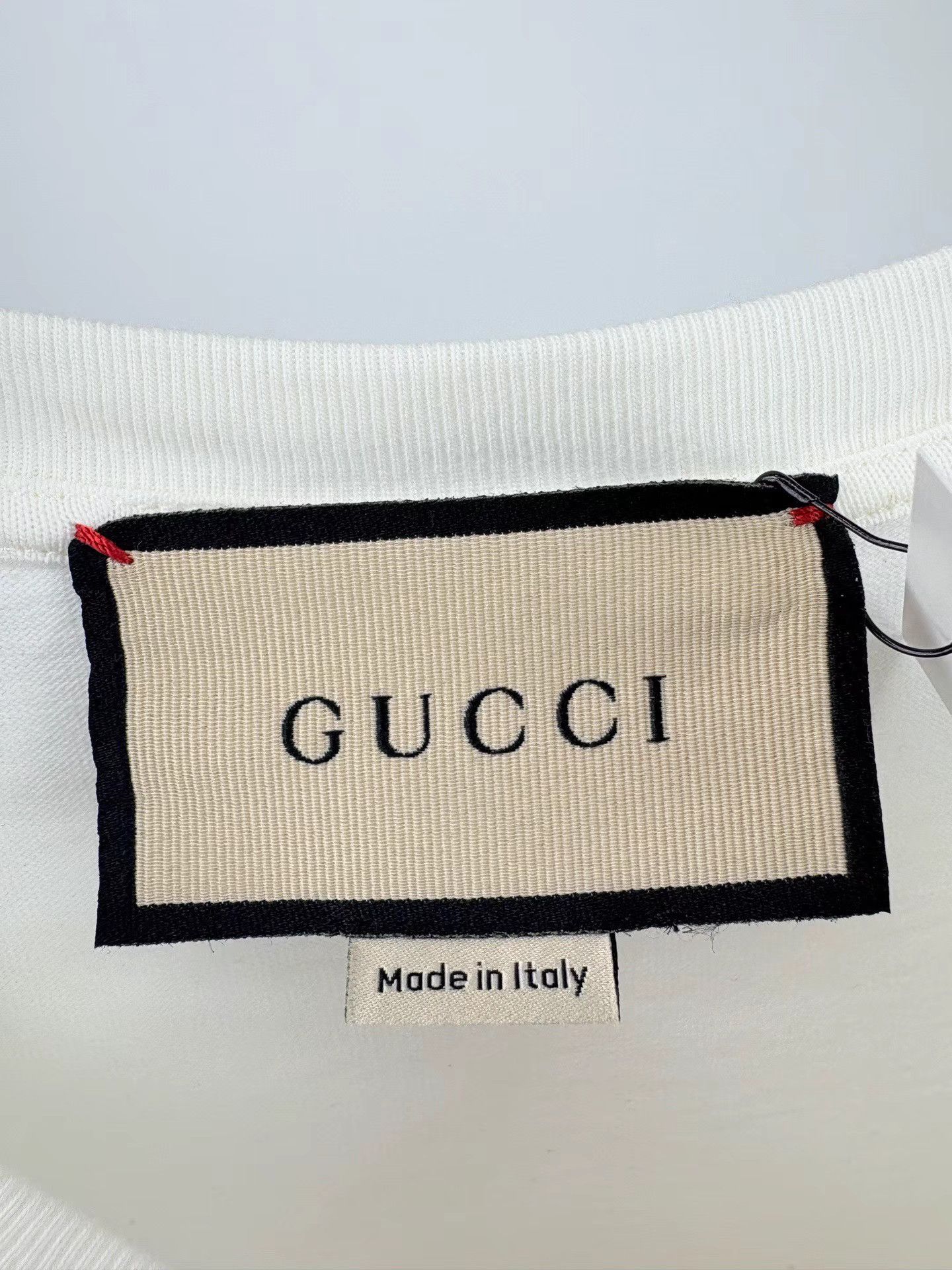 Gucci GUCCI Strawberry Print Short Sleeve Tee Size US S / EU 44-46 / 1 - 3 Thumbnail