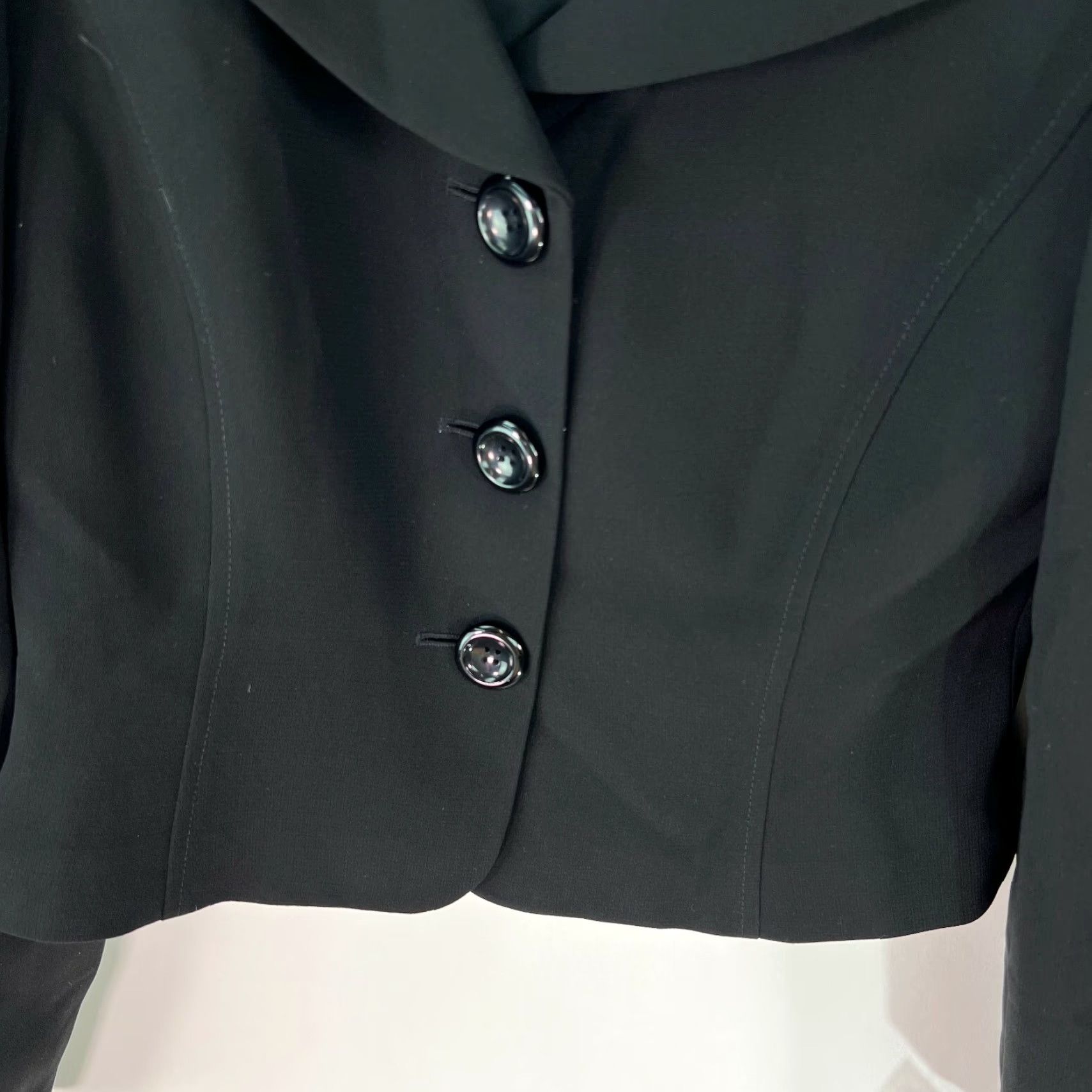 Vintage Tahari Blazer Womens Notch Lapel Lined Black Jacket Size 4 Jacket/Coat Short Sleeve 3-Button Single-Breasted 100% Polyester Dressy Modern Career Mens? Size S / US 4 / IT 40 - 4 Thumbnail