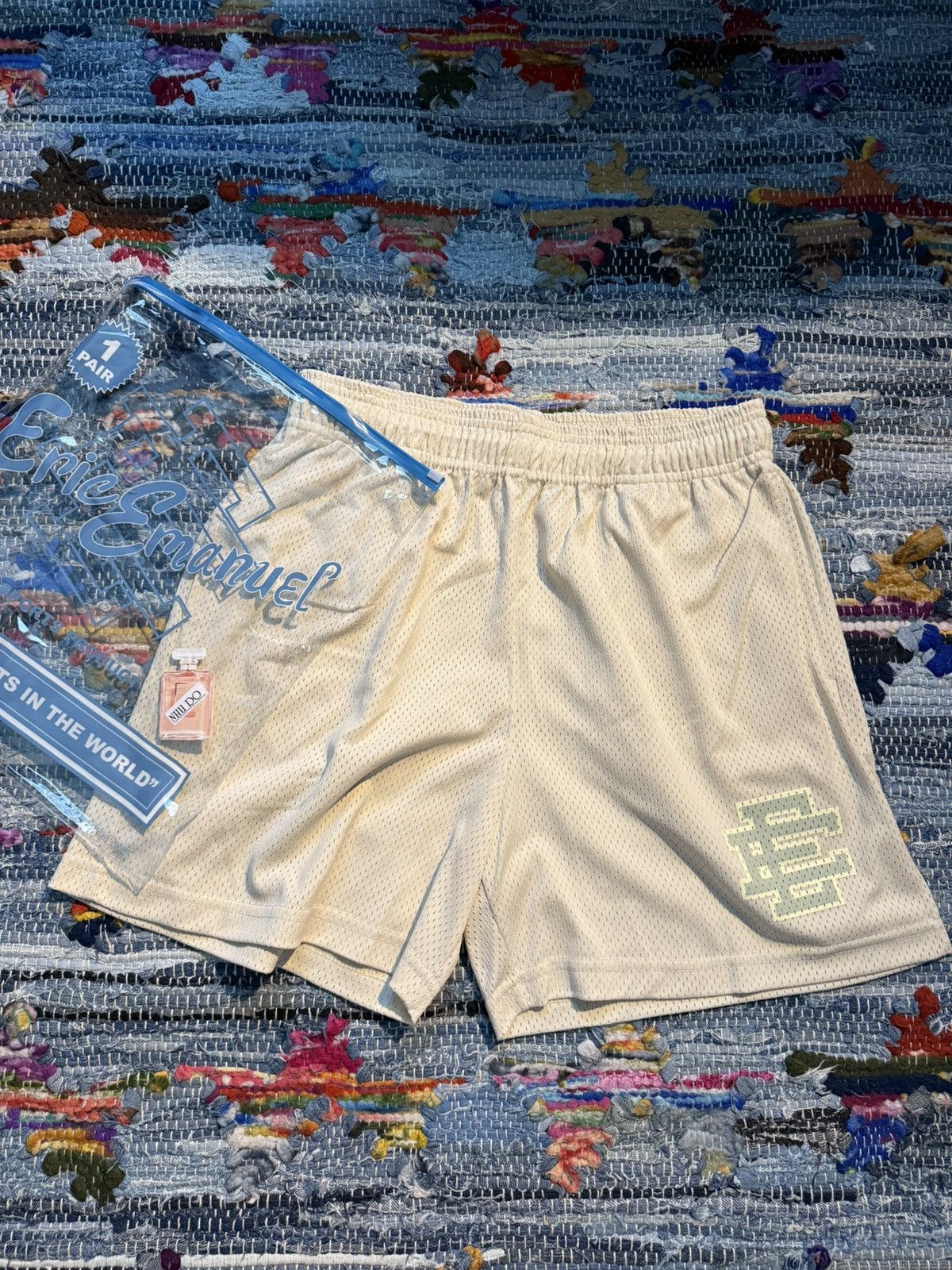 EE Basic Shorts Beige Size Large - New