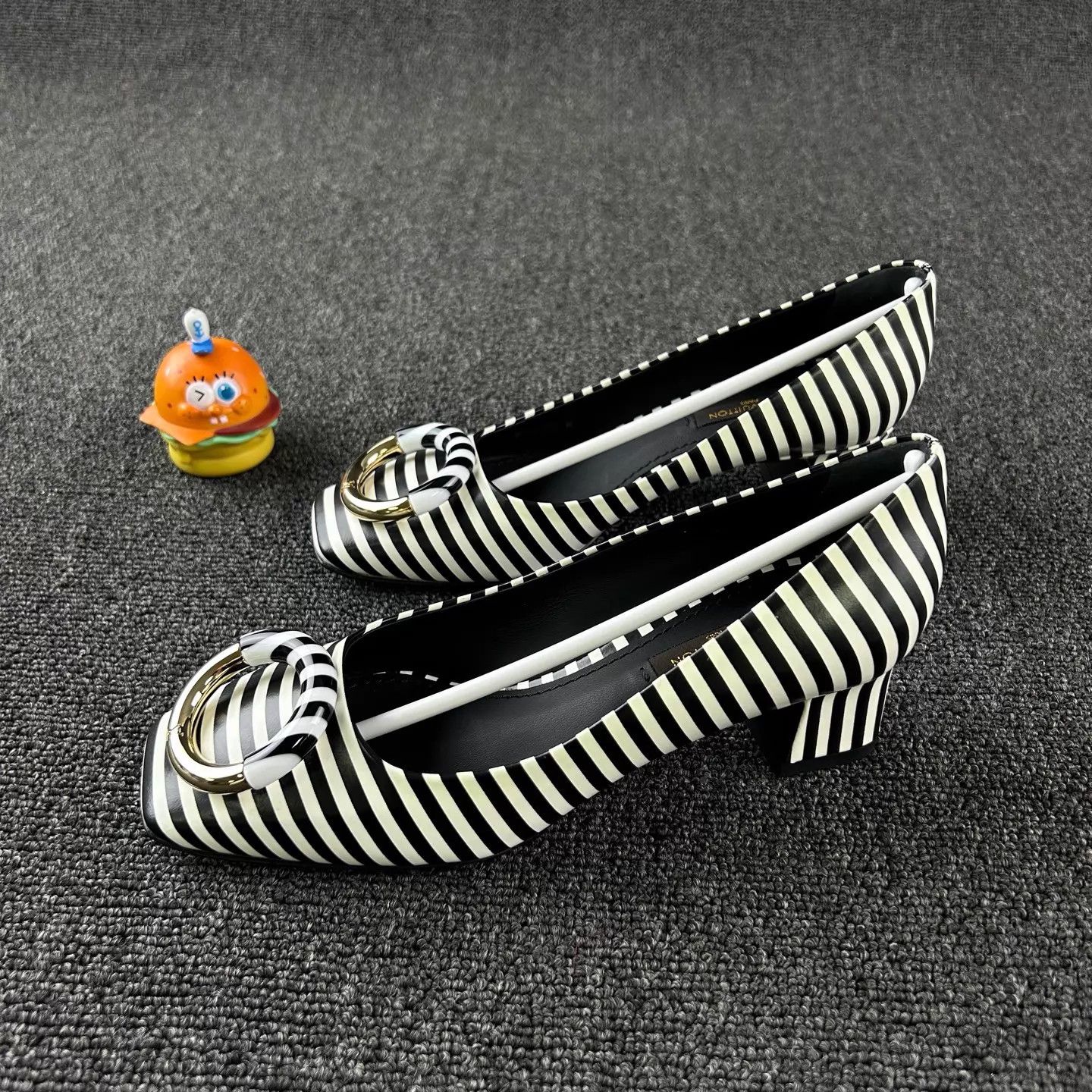 Louis Vuitton LV new striped gold buckle low heels 35.5 Size US 5 / IT 35 - 1 Thumbnail