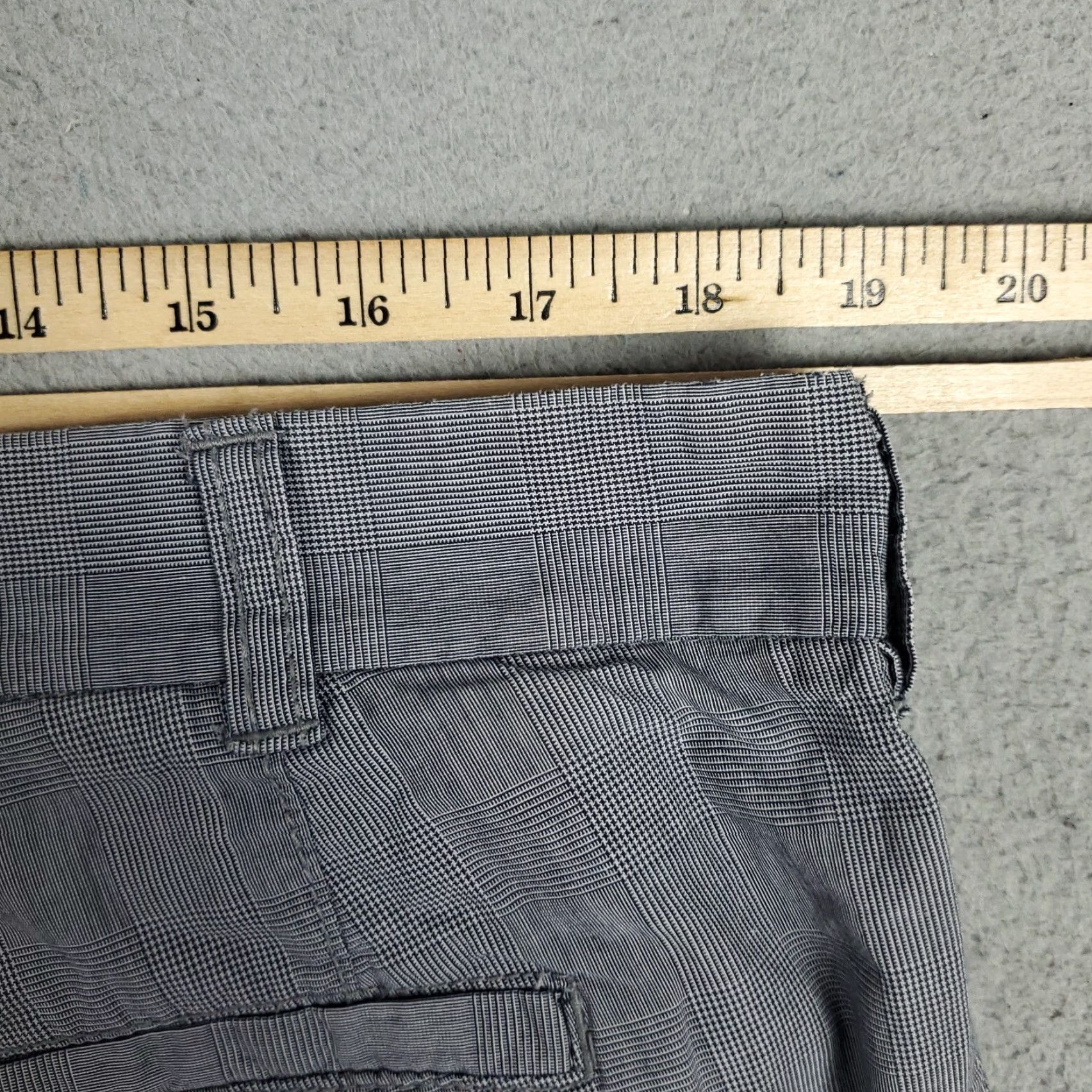 Tommy Hilfiger Tommy Hilfiger Mens Shorts Size 38 Gray Plaid Slim Fit Casual Chino Pants Size US 38 / EU 54 - 4 Thumbnail