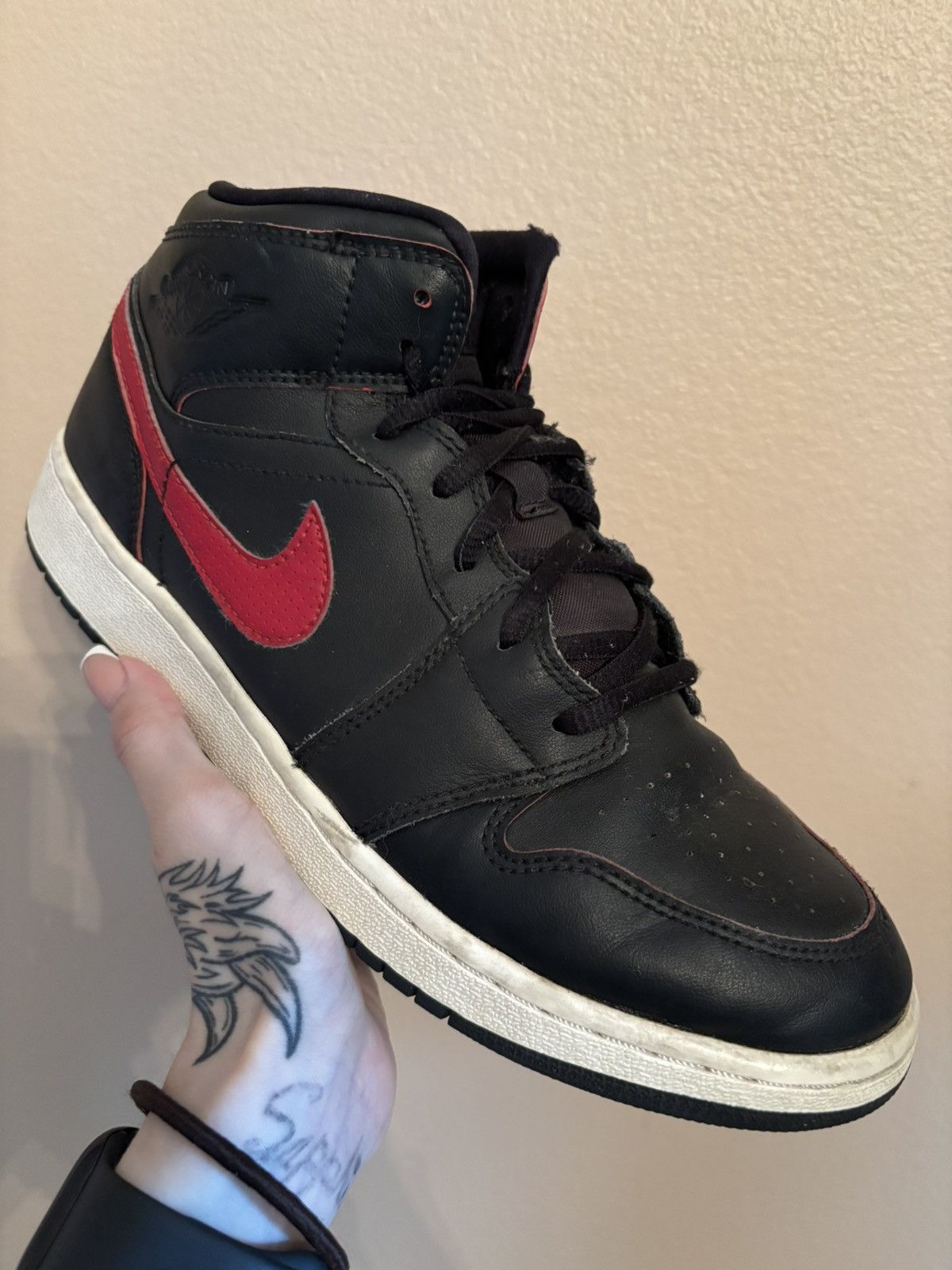 Jordan Brand Air Jordan 1 Retro Mid GS 'Black Gym Red' Size US 6.5 / EU 39-40 - 2 Thumbnail