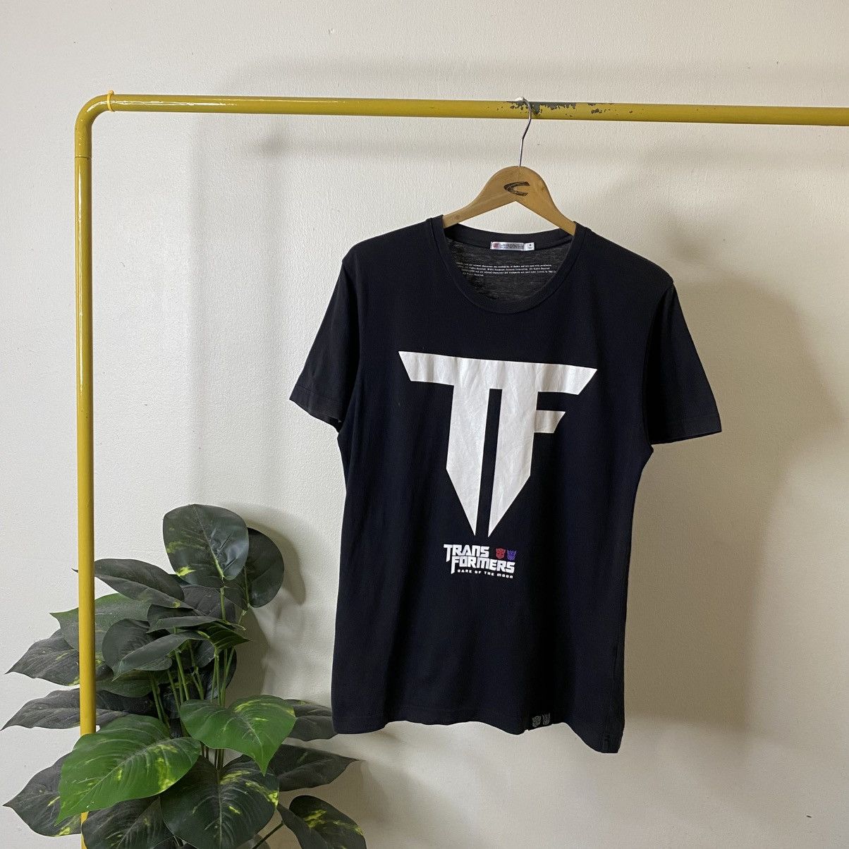 Uniqlo Uniqlo UT x Transformers Collaboration T Shirt Size US M / EU 48-50 / 2 - 1 Thumbnail