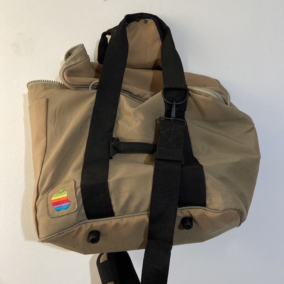 Apple Vintage Apple Rainbow Macintosh Computer Carry Bag Case Size ONE SIZE - 10 Thumbnail