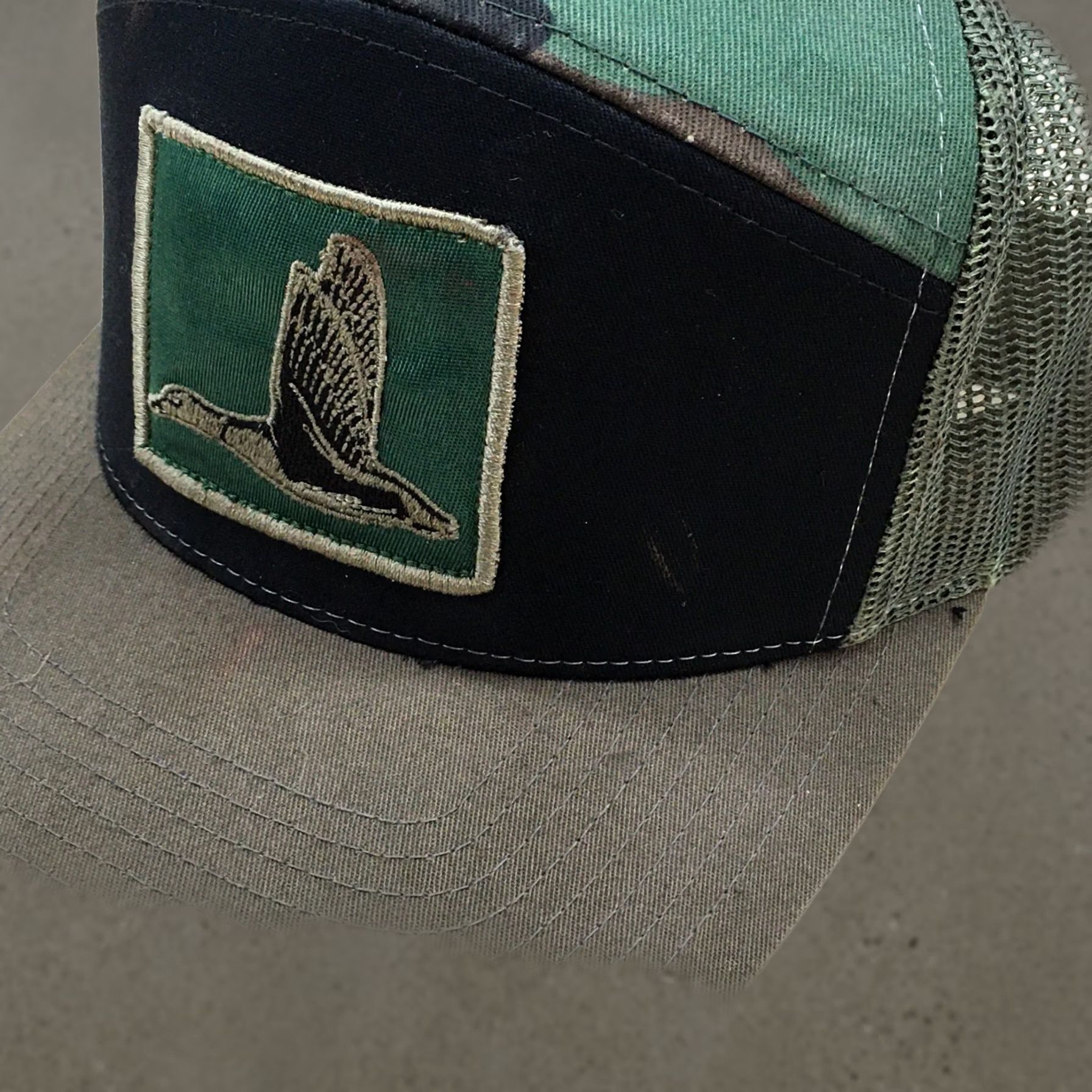 Vintage Richardson Trucker Hat Men Green Camo OS Adjustable Curved Brim Embroidered Logo Size ONE SIZE - 1 Thumbnail