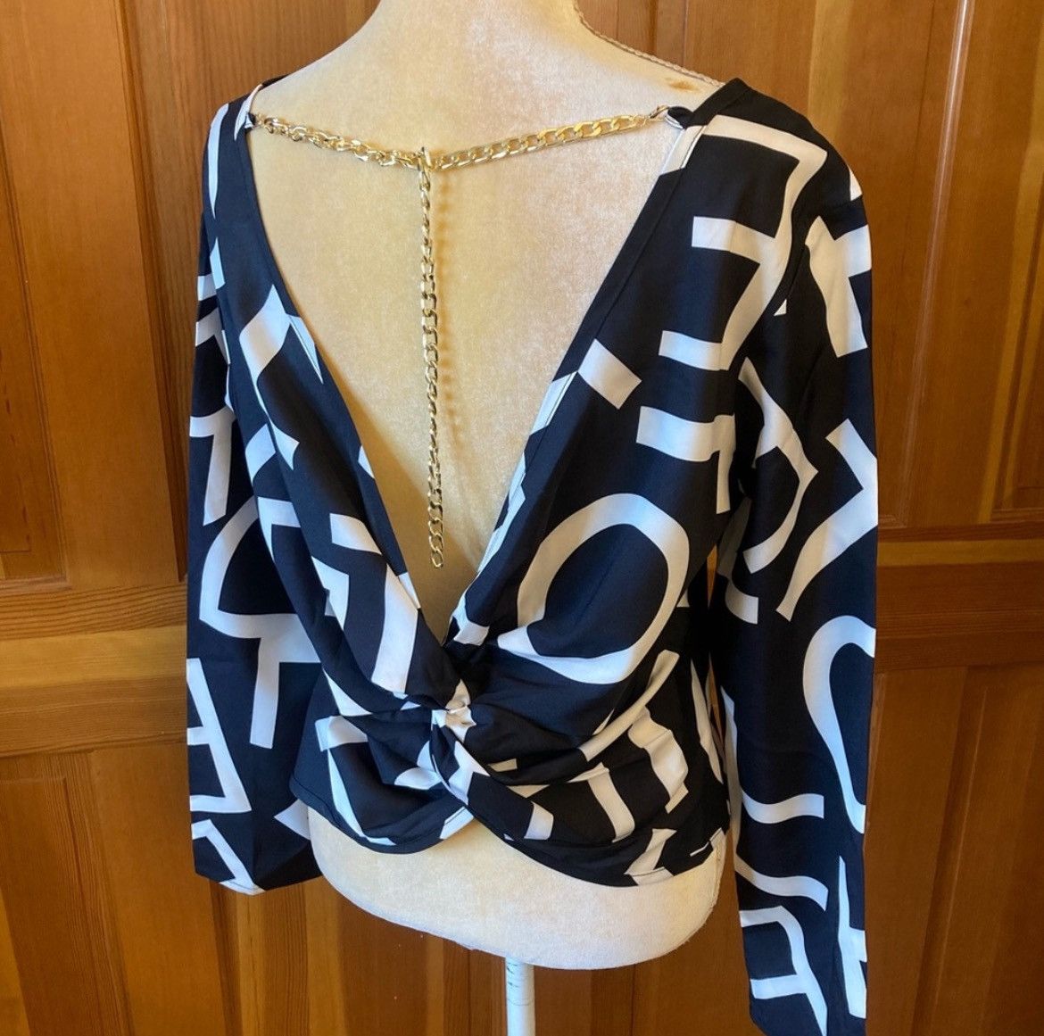 Designer × Other NWT, Lavishly Paris Women’s Sexy Designer Twist Back Blouse. Size S / US 4 / IT 40 - 2 Thumbnail