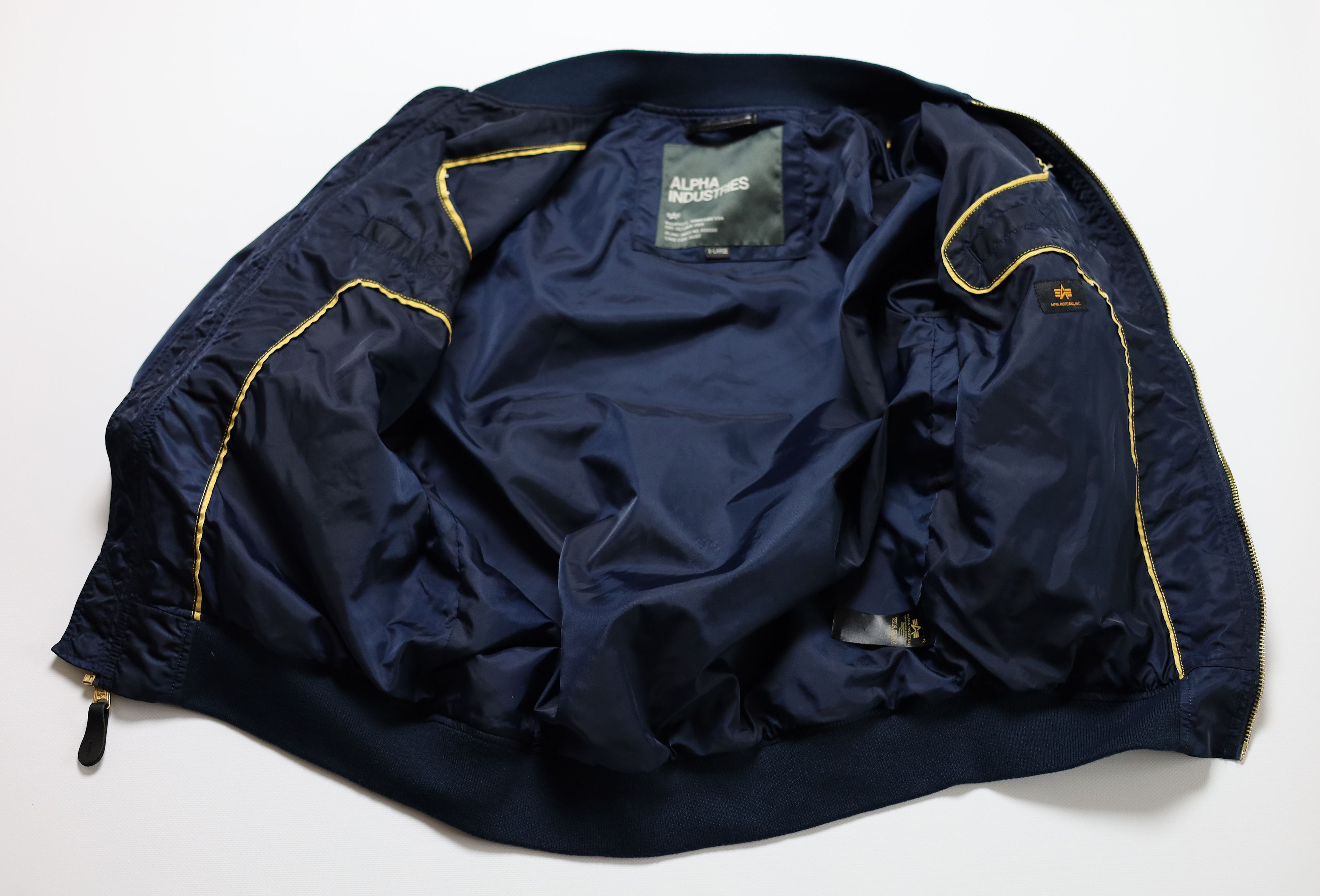 Alpha Industries Alpha Industries MA-1 Flight Bomber Jacket Navy Size US XL / EU 56 / 4 - 8 Thumbnail