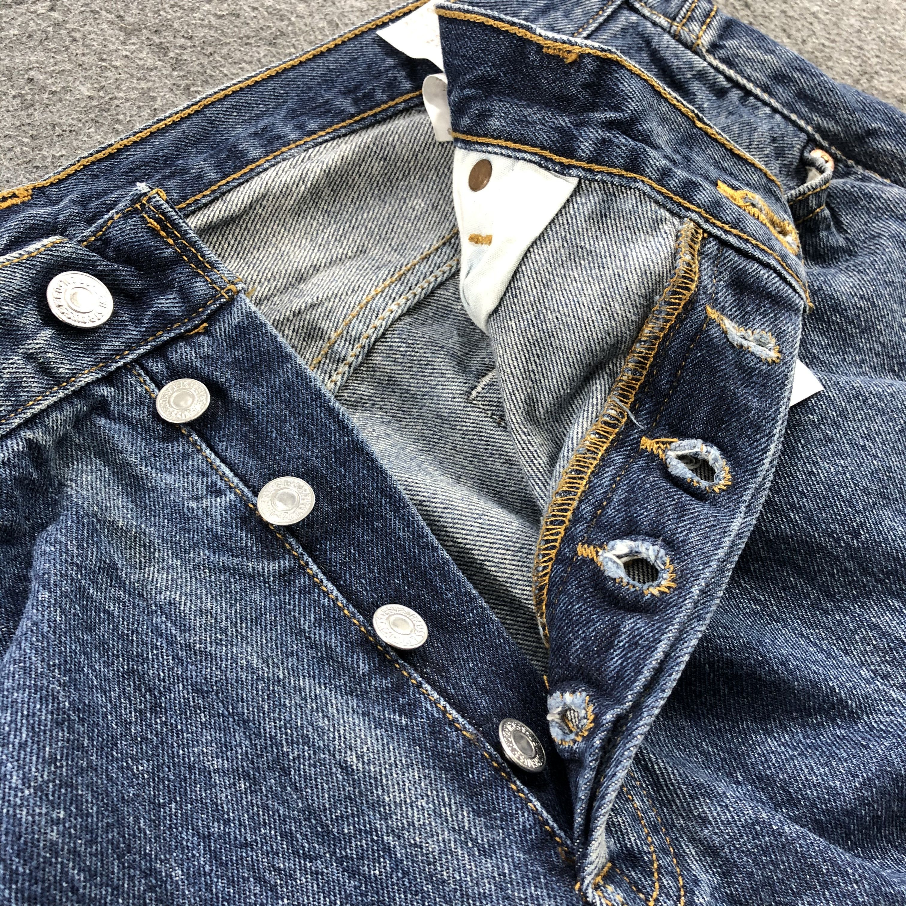 Levi's Vintage Levis 501 Jeans Distresssed Denim KJ343 Size US 35 - 8 Thumbnail