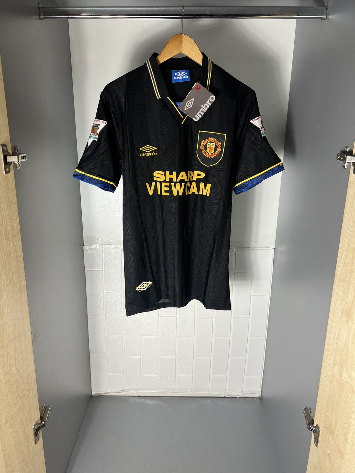Umbro VINTAGE UMBRO FC MANCHESTER UNITED ENGLAND SOCCER JERSEY 90s Size US L / EU 52-54 / 3 - 2 Thumbnail
