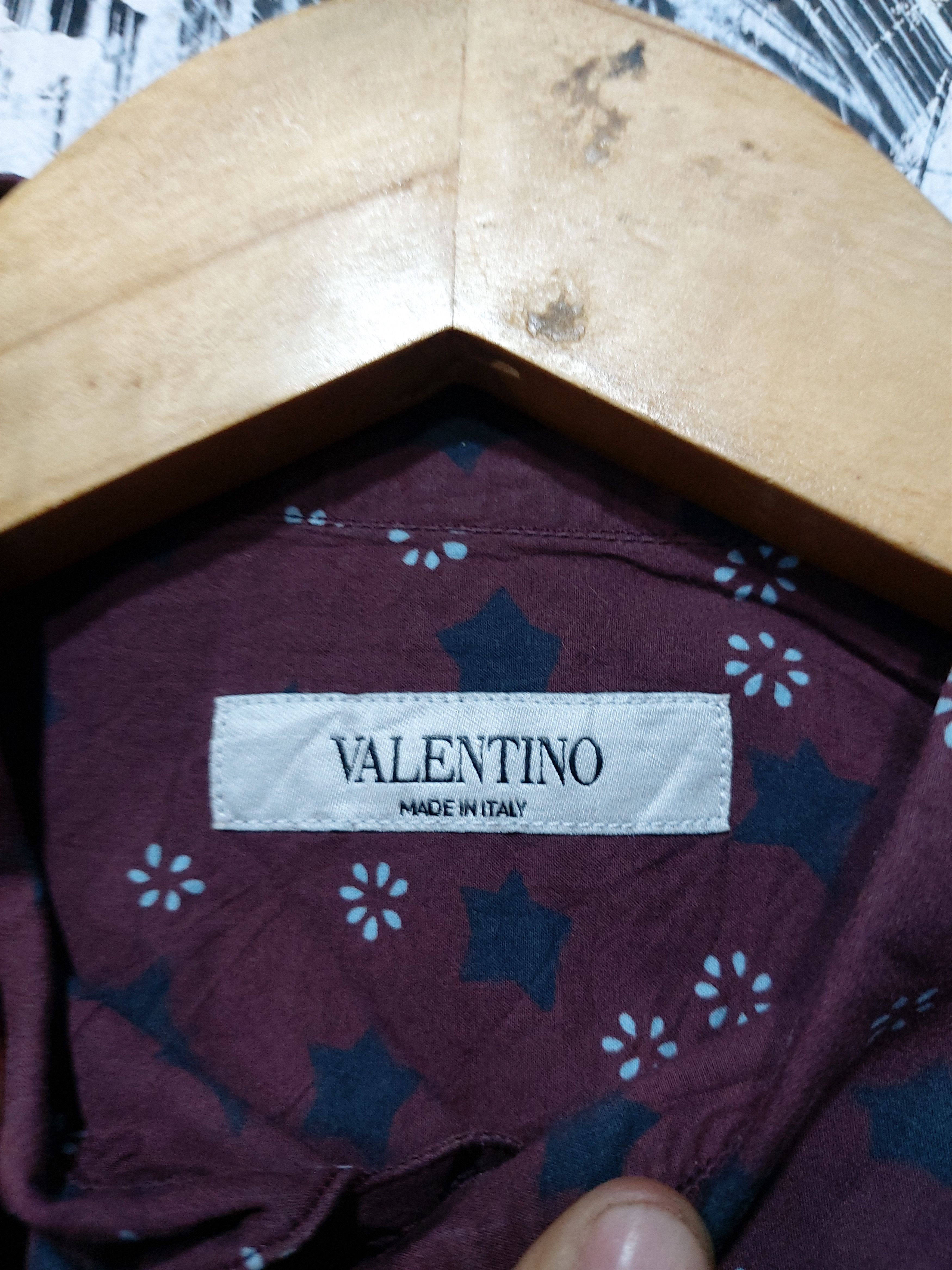 Valentino VALENTINO BURGUNDY STARS PATTERN BUTTON UP SHIRT Size US L / EU 52-54 / 3 - 4 Thumbnail