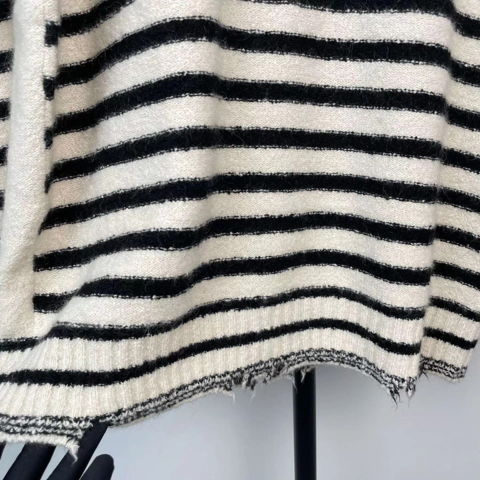 Dior Dior Cashmere Long-Sleeve 34 95 New Size XS / US 0-2 / IT 36-38 - 6 Thumbnail
