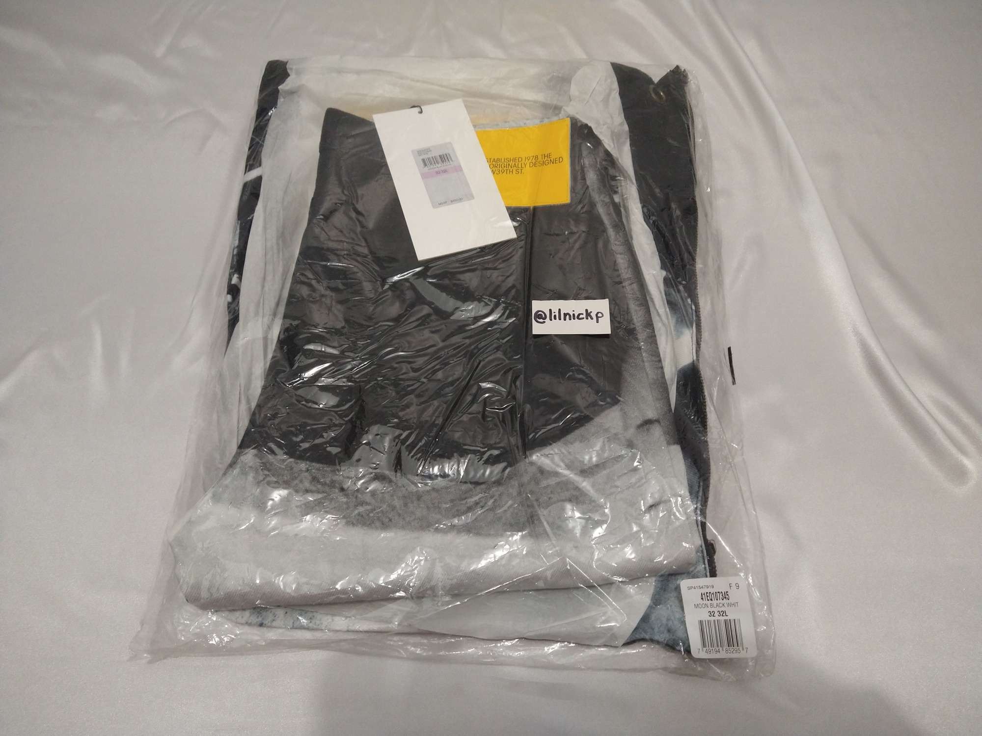 Calvin Klein 205W39NYC EST. 1978 Straight Leg Moon Landings Jeans Size US 32 / EU 48 - 11 Thumbnail
