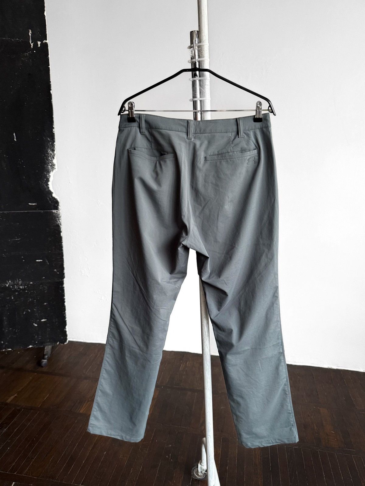 Under Armour Under Armour Mens Gray Performance Pants Logo Zipper Closure Size US 34 / EU 50 - 2 Thumbnail