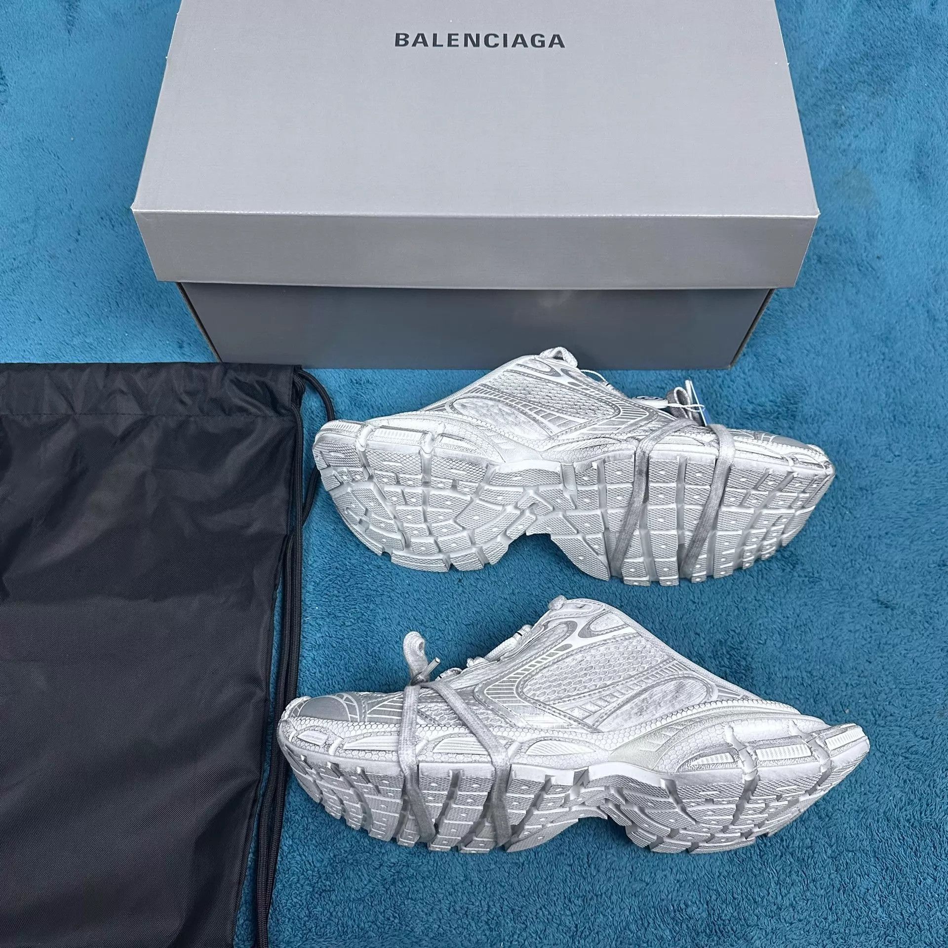Balenciaga Balenciaga 3xl Distressed White Mules 39 NWT Accs Size US 8.5 / IT 38.5 - 2 Thumbnail