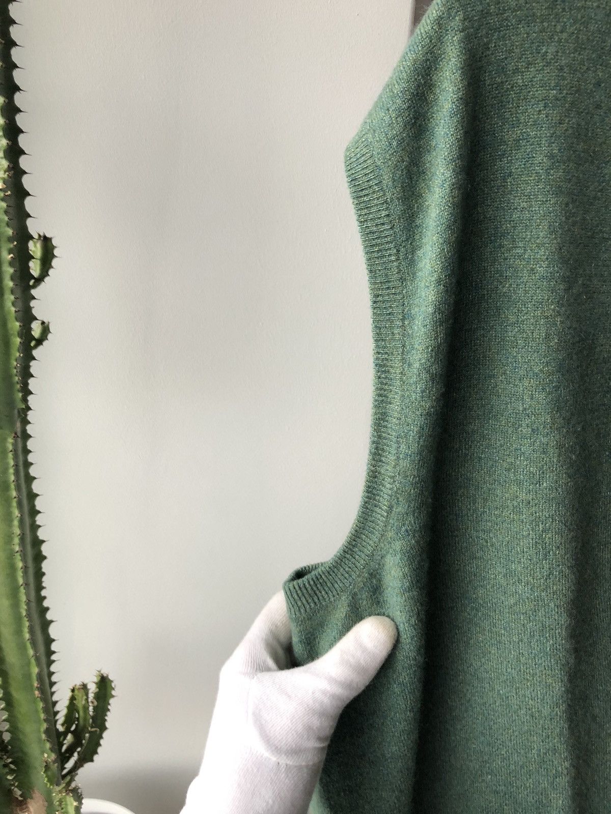 Brioni × Vintage Vintage Brioni green cashmere cardigan Size US L / EU 52-54 / 3 - 5 Thumbnail