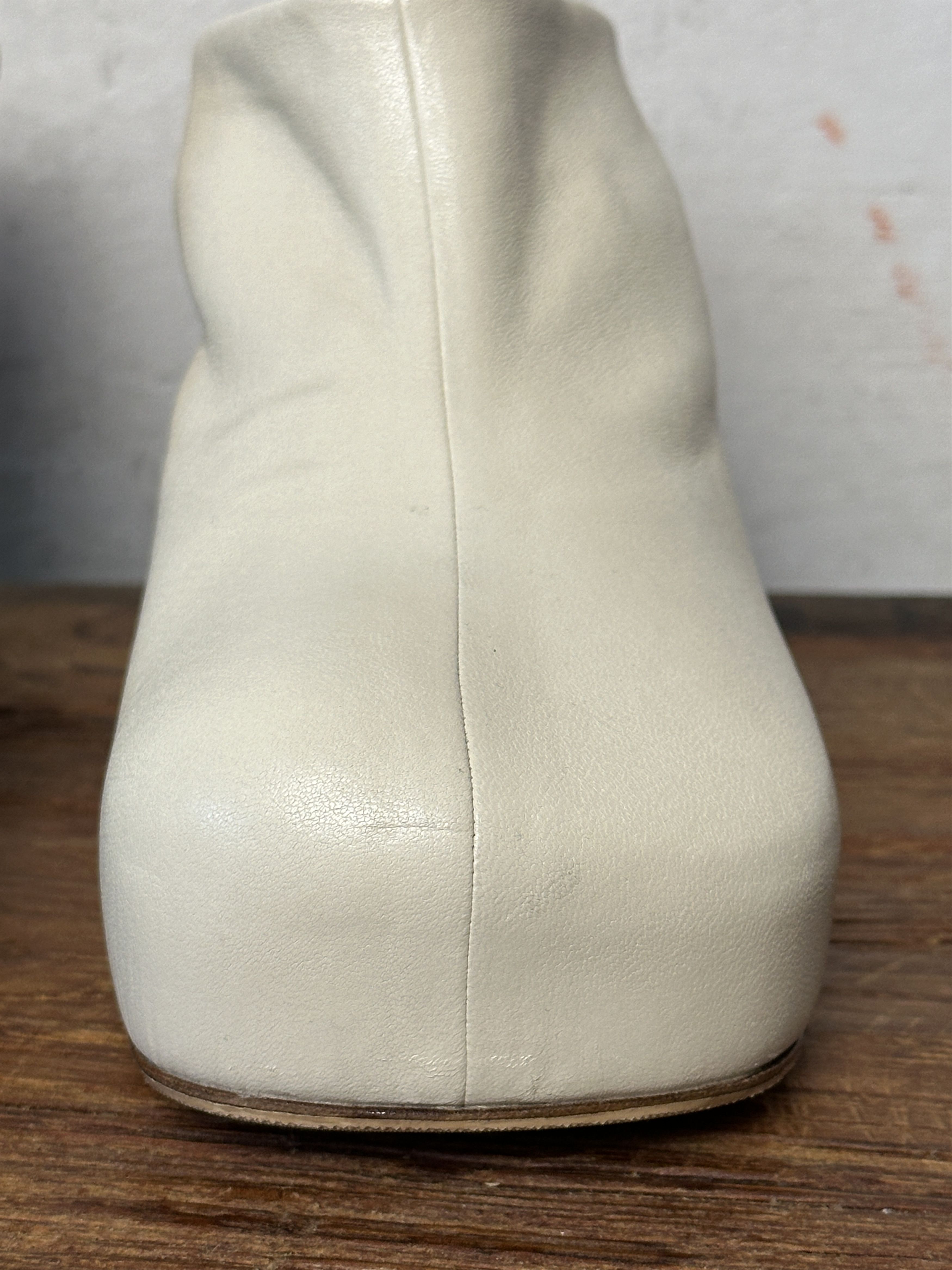Bottega Veneta Bottega Veneta The Bold Ladies White Mules Size US 9 / IT 39 - 8 Thumbnail