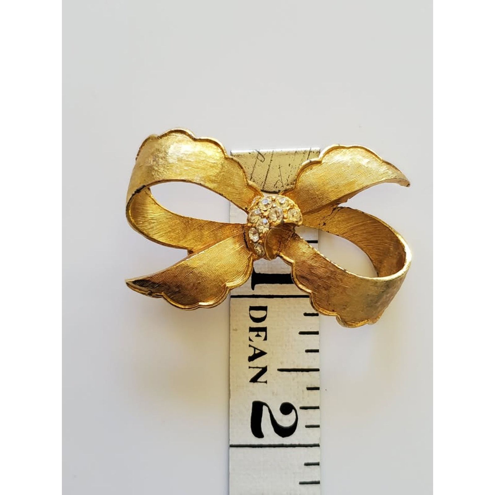 Other Vintage Gold-tone Etched Ribbon with Rhinestone Brooch Size ONE SIZE - 4 Thumbnail