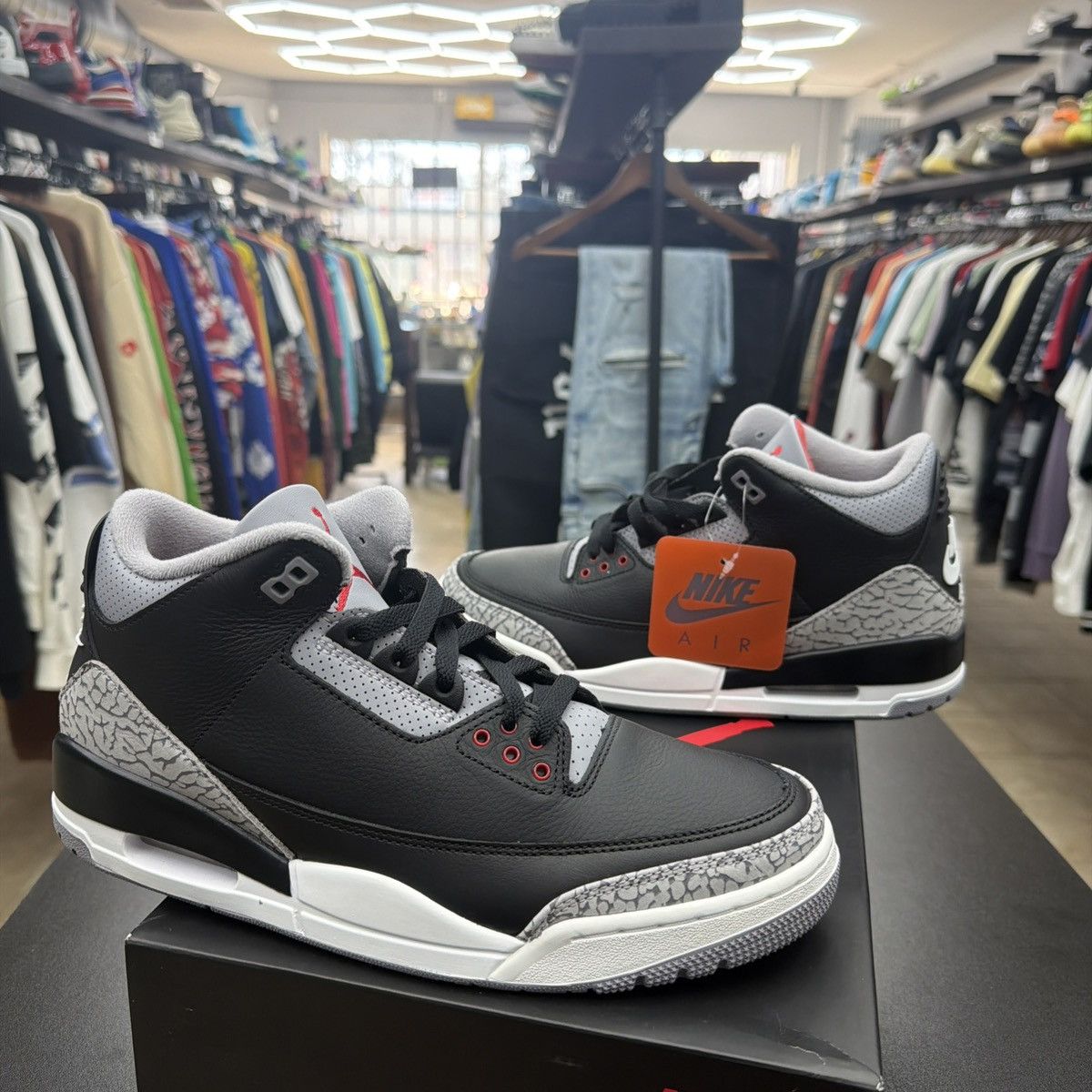 Jordan Brand Air Jordan 3 Retro OG 2024 Black Cement DN3707-010 Size 9.5 Size US 9.5 / EU 42-43 - 4 Thumbnail