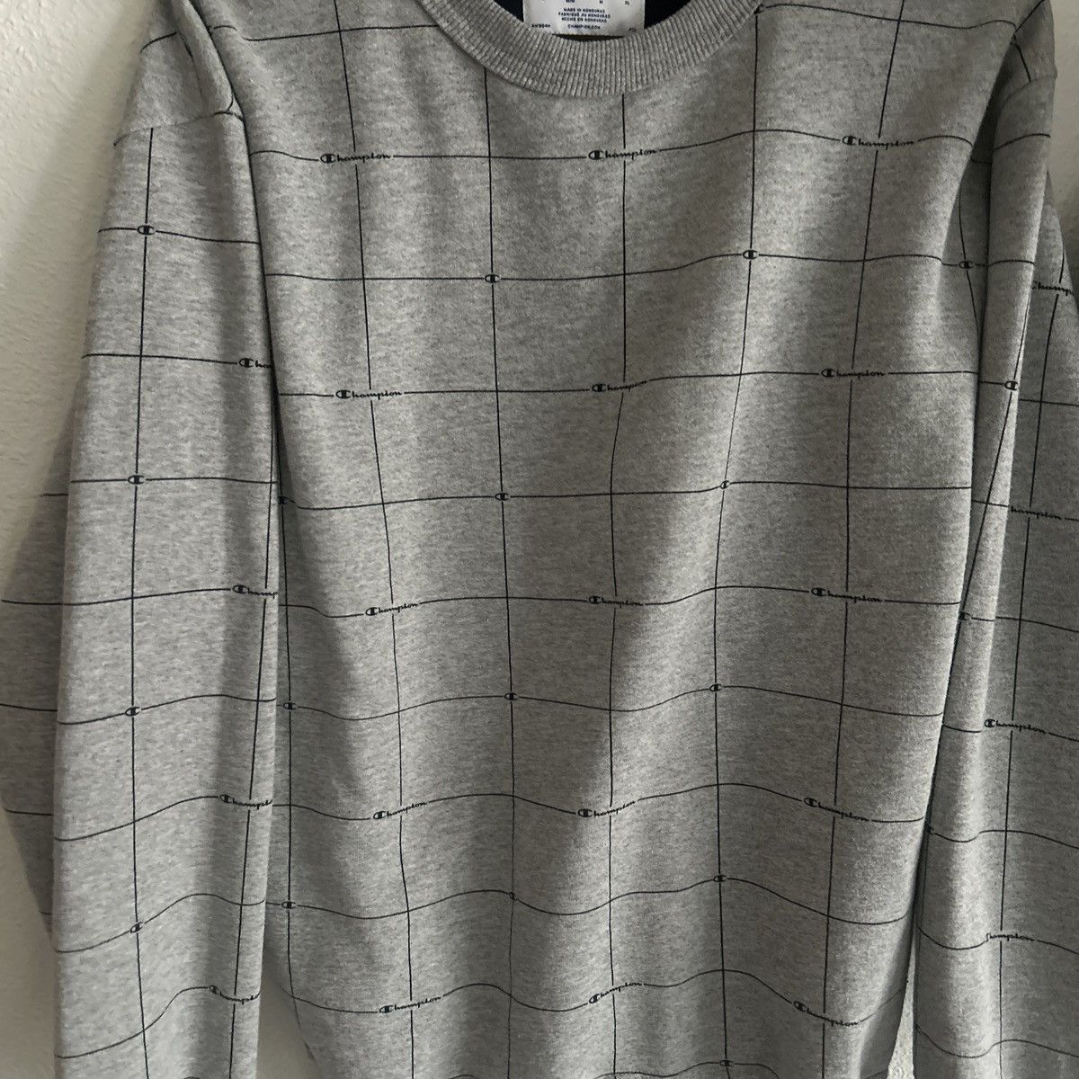 Champion Champion sweater gently used size m Size US M / EU 48-50 / 2 - 3 Thumbnail